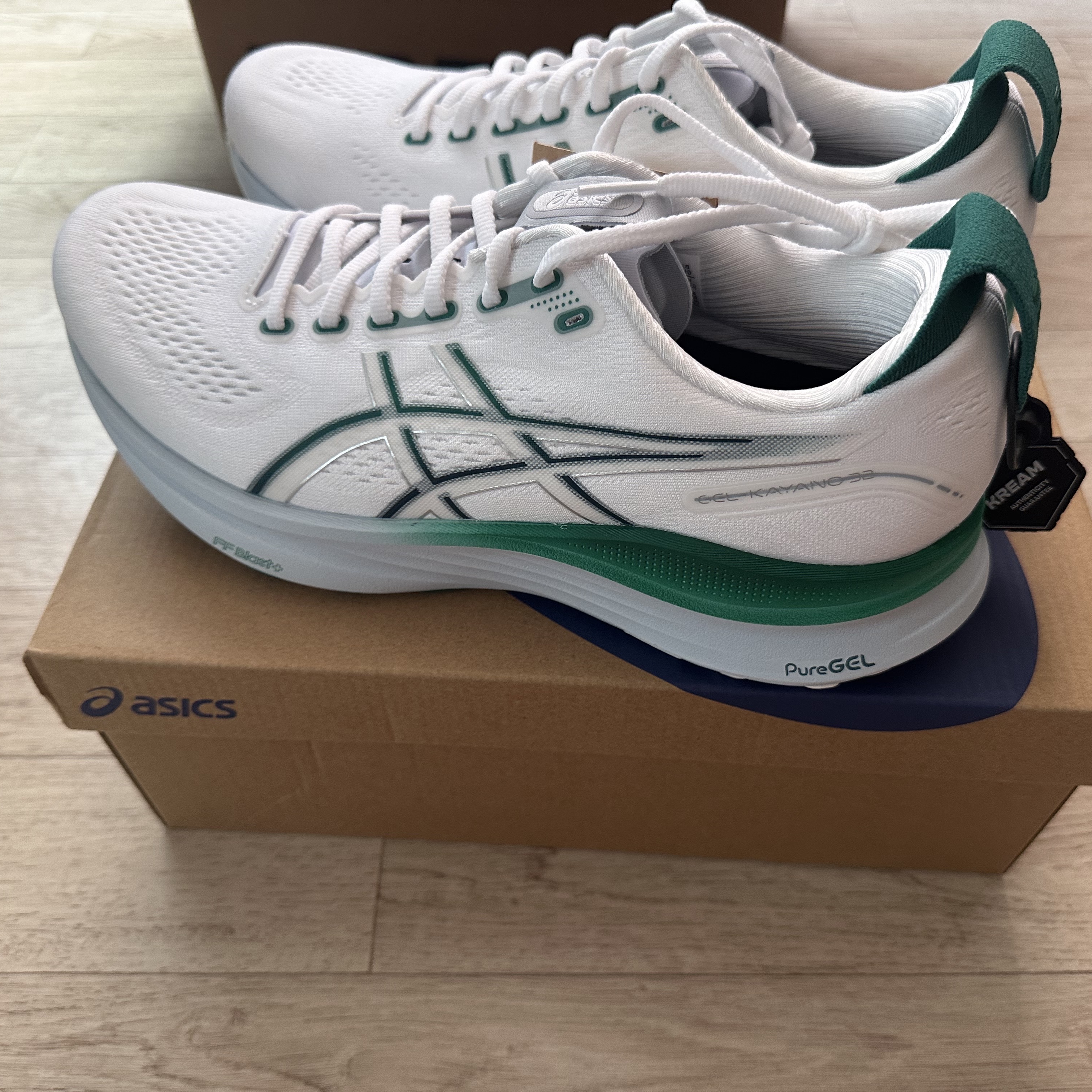 Asics Gel-Kayano 32 White Jasper Green - D Standard 착용 스타일 - 1