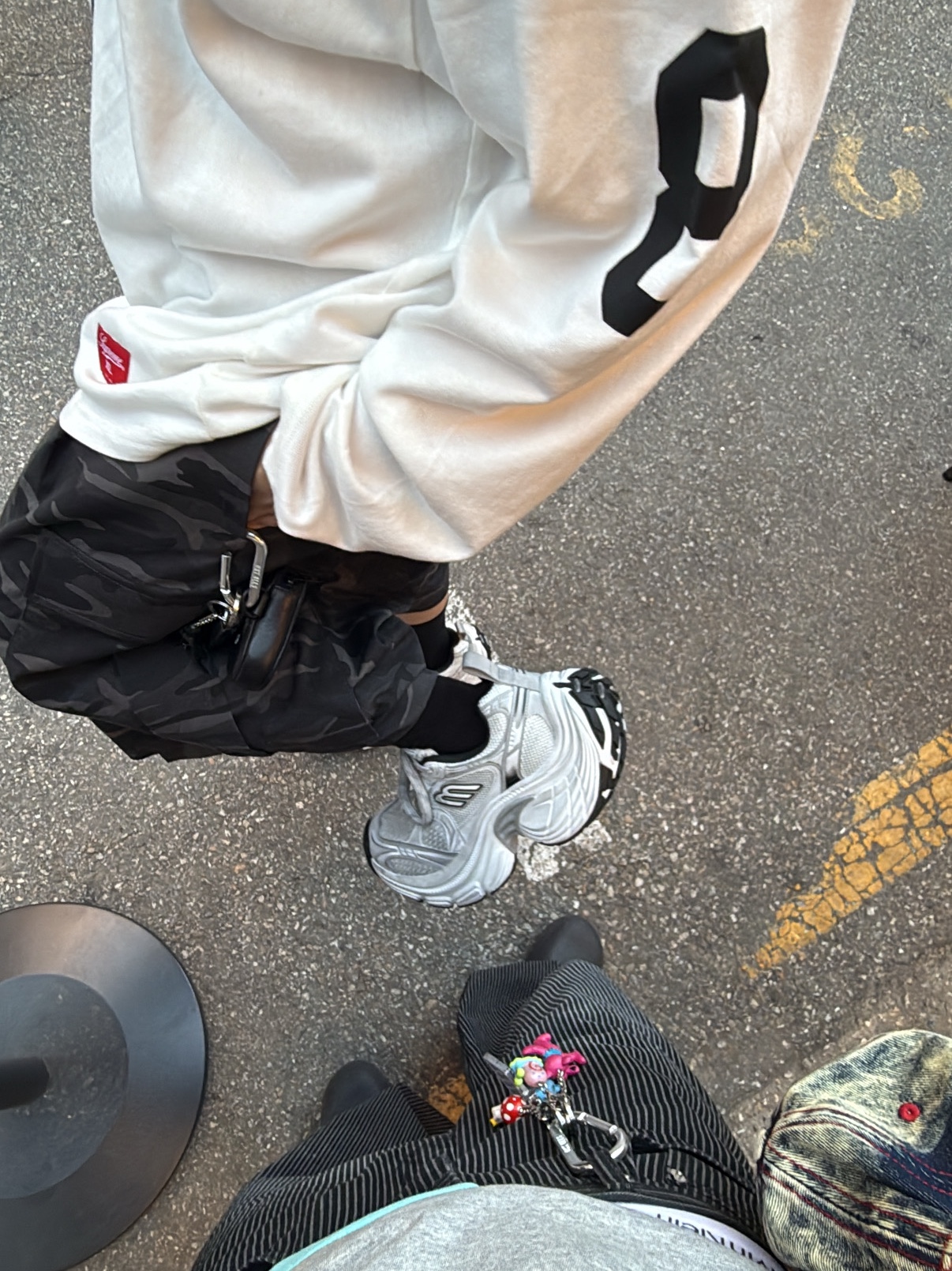 Supreme Affiliated L/S Football Top White - 25SS, Undermycar Mu.46 Anti Fxxking Logo Play Big Cargo Rip-Camo Shorts Camo Gray 착용 스타일 - 2