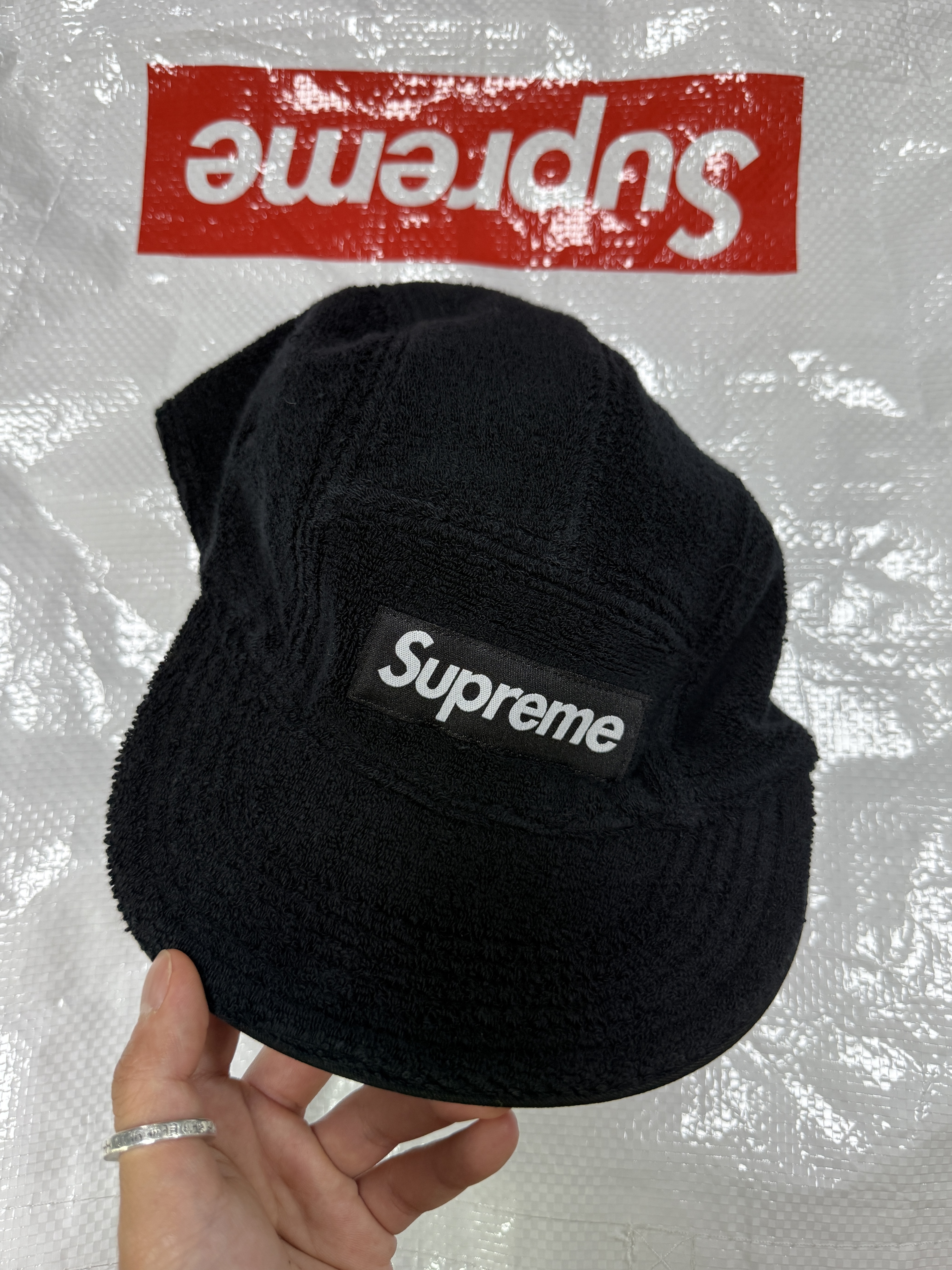Supreme Reversible Terry Camp Cap Black - 25SS 착용 스타일 - 2
