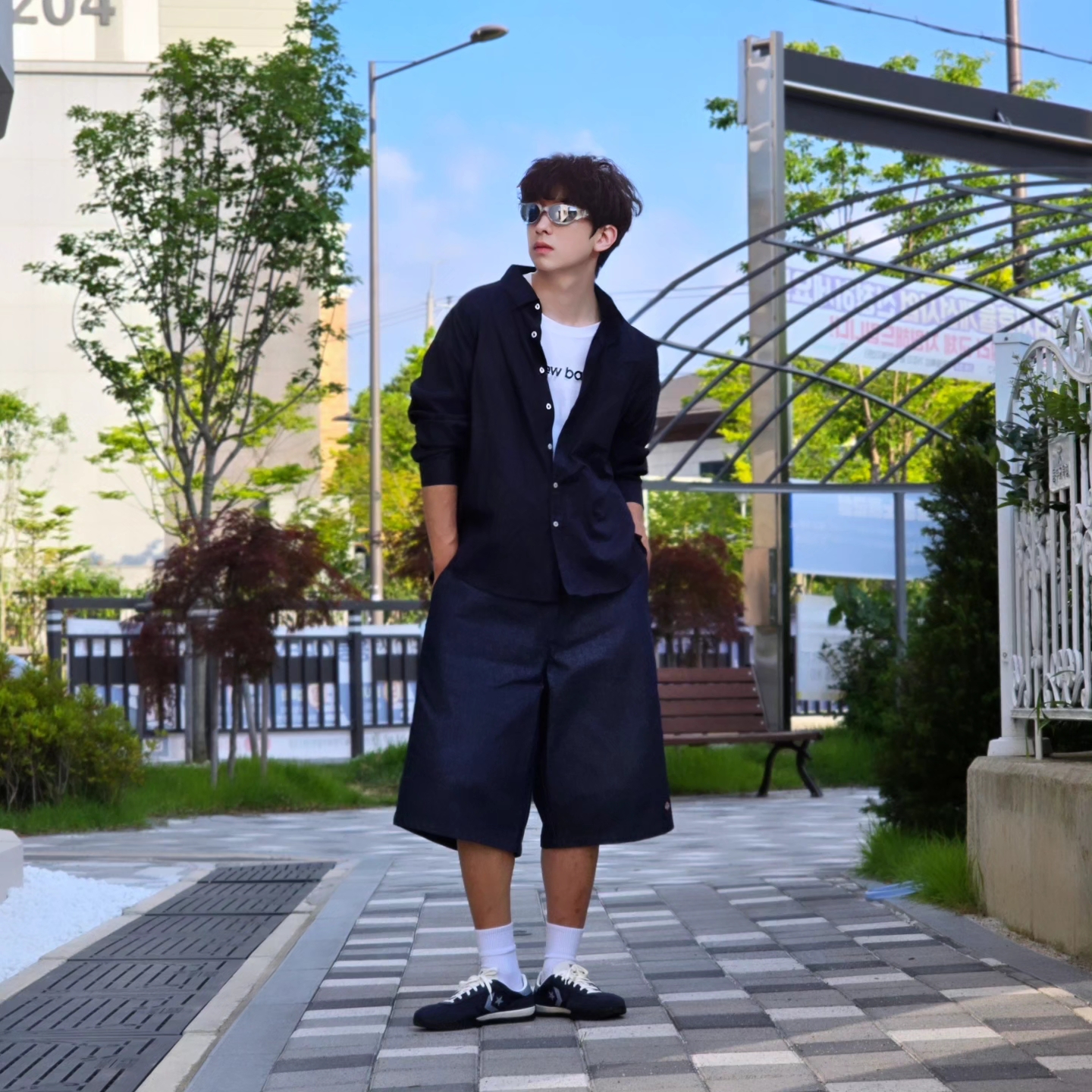Dickies Loose Fit 13 Inch Flat Front Work Shorts Dark Navy, Converse Run Star Trainer Retro Sport Azul 착용 스타일 - 4