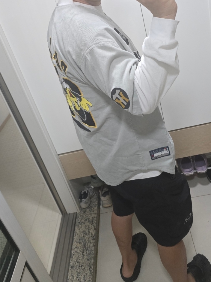 Palace Hanshin Tigers Jersey Stone - 25SS 착용 스타일