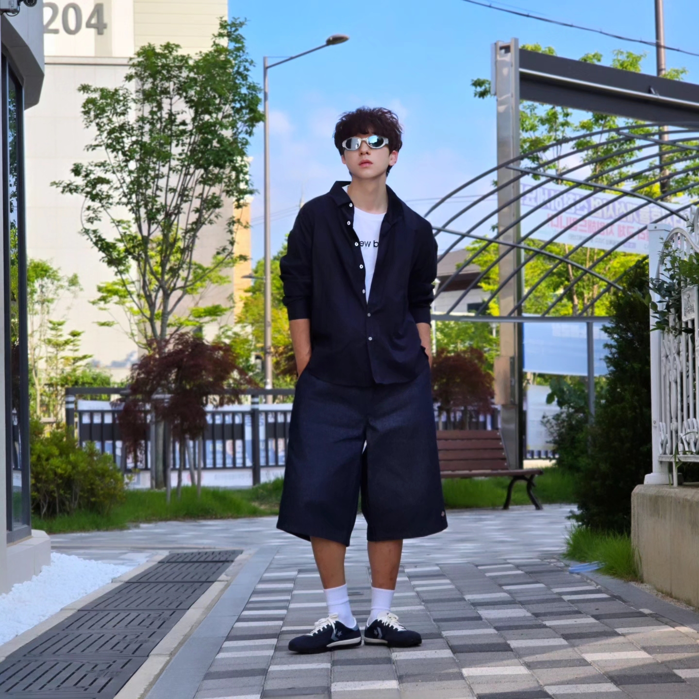 Dickies Loose Fit 13 Inch Flat Front Work Shorts Dark Navy, Converse Run Star Trainer Retro Sport Azul 착용 스타일 - 5