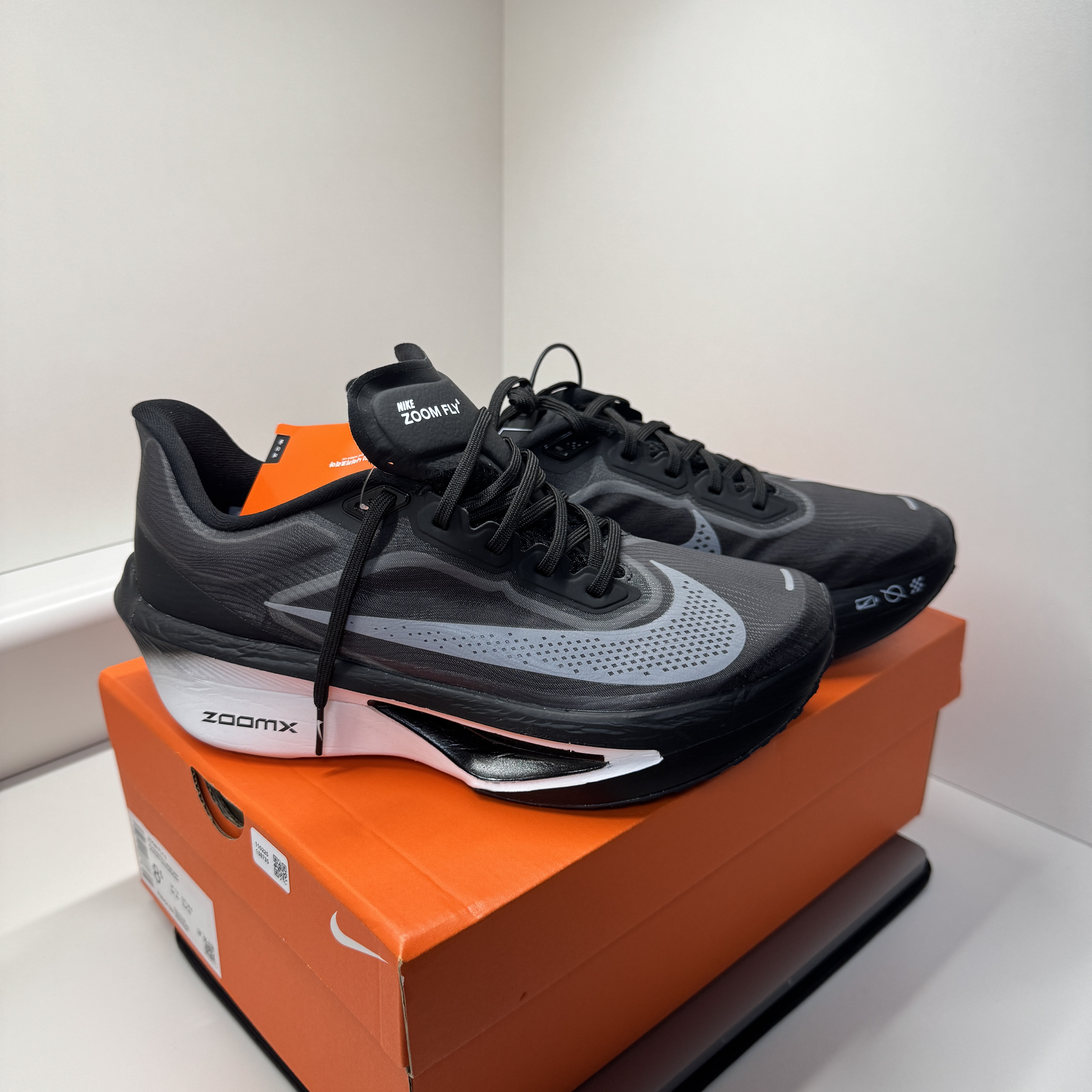 Nike Zoom Fly 6 Black Light Smoke Grey, (W) Nike Zoom Fly 6 Road Racing White Pure Platinum 착용 스타일 - 1