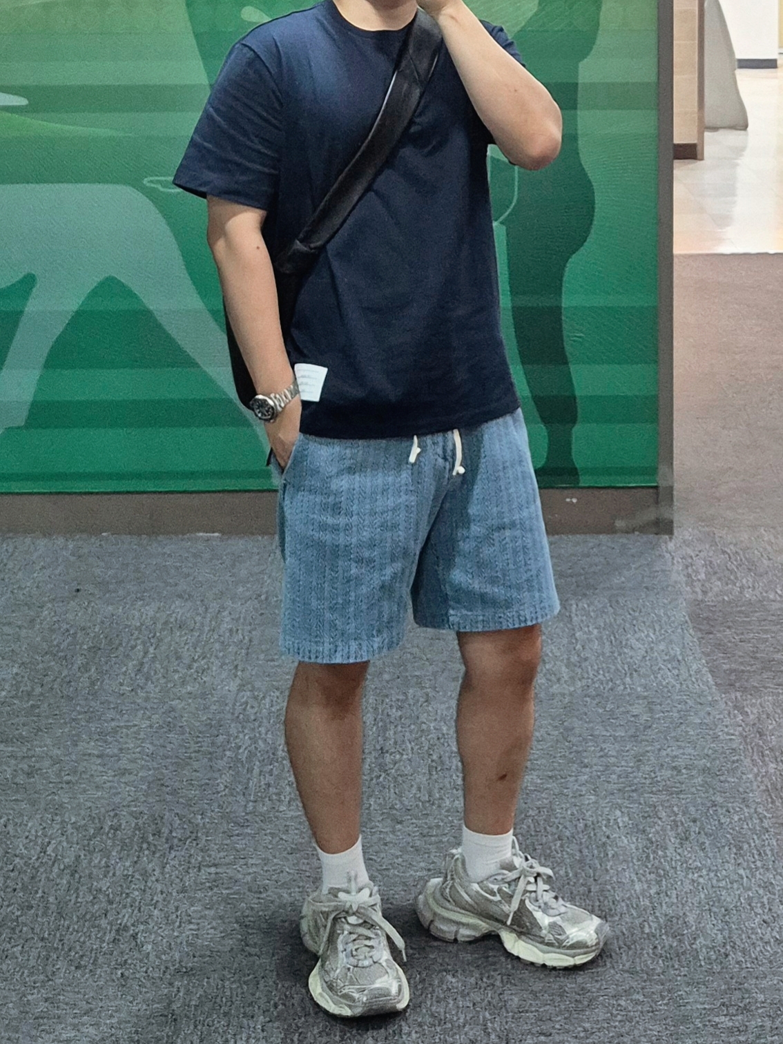 Thom Browne Medium Weight Jersey Side Slit Relaxed Fit T-Shirt Navy 착용 스타일