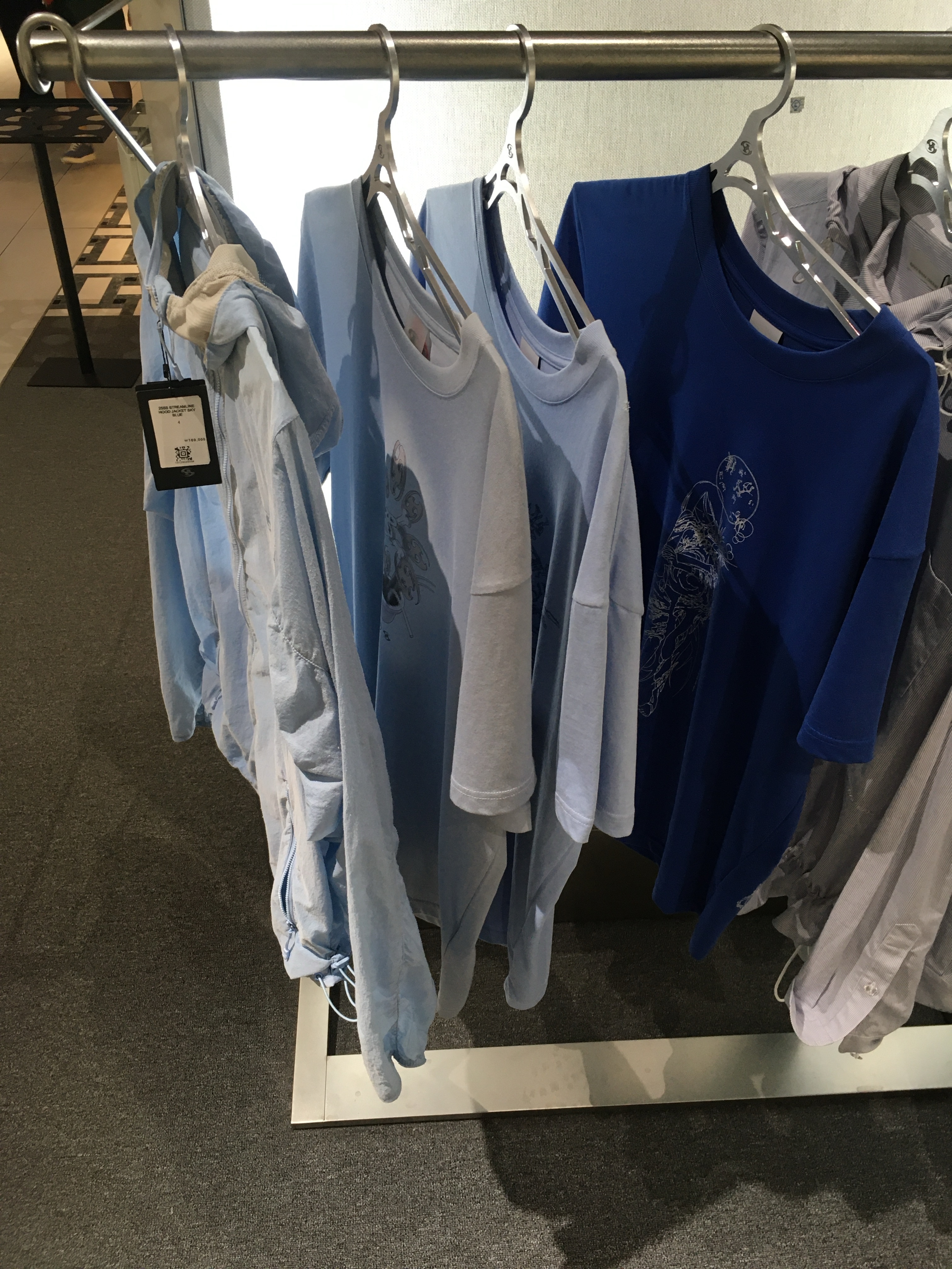 Sansan Gear BLF Vase T-Shirt Sky Blue - 24SS, Sansan Gear Logo Beanie Black 착용 스타일 - 4