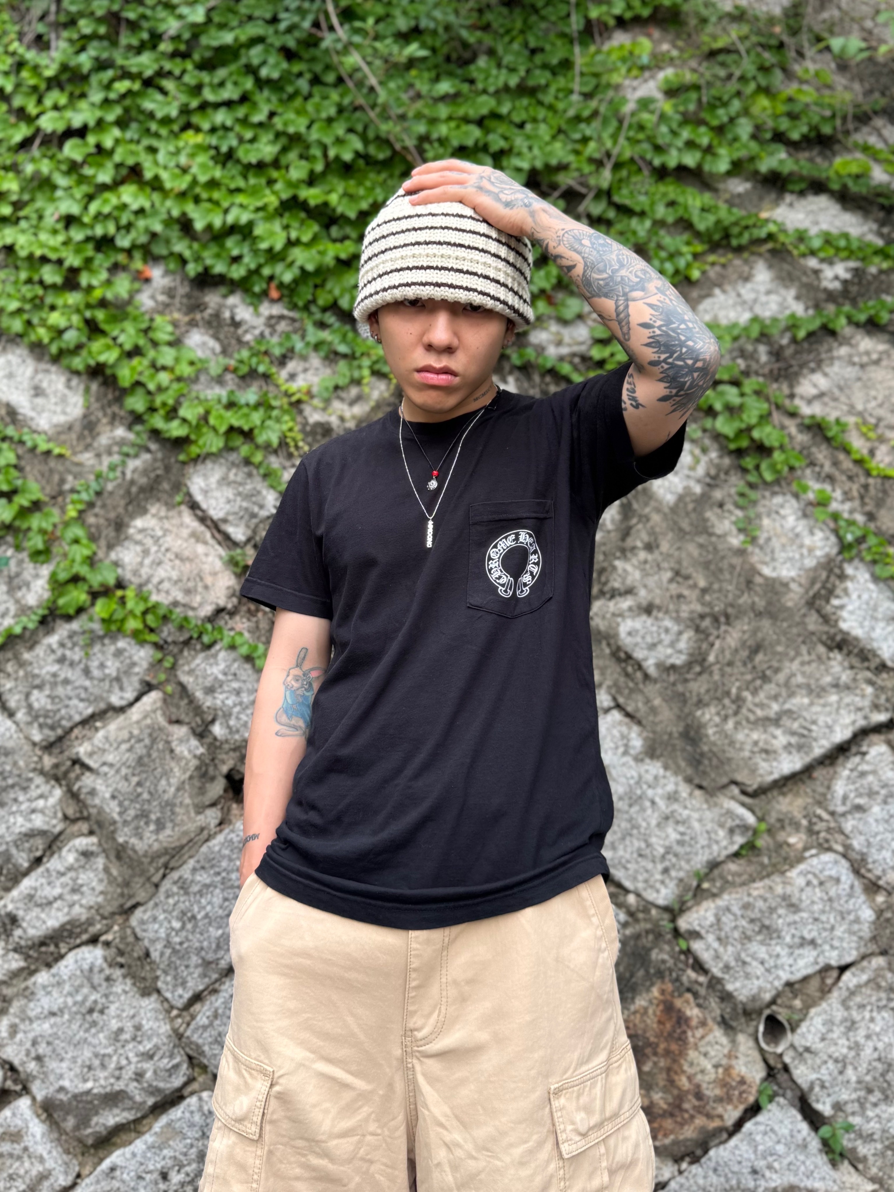 Adidas Adilette 24 Core Black Cloud White, NOD Stone Washed Cargo Shorts Beige 착용 스타일 - 7