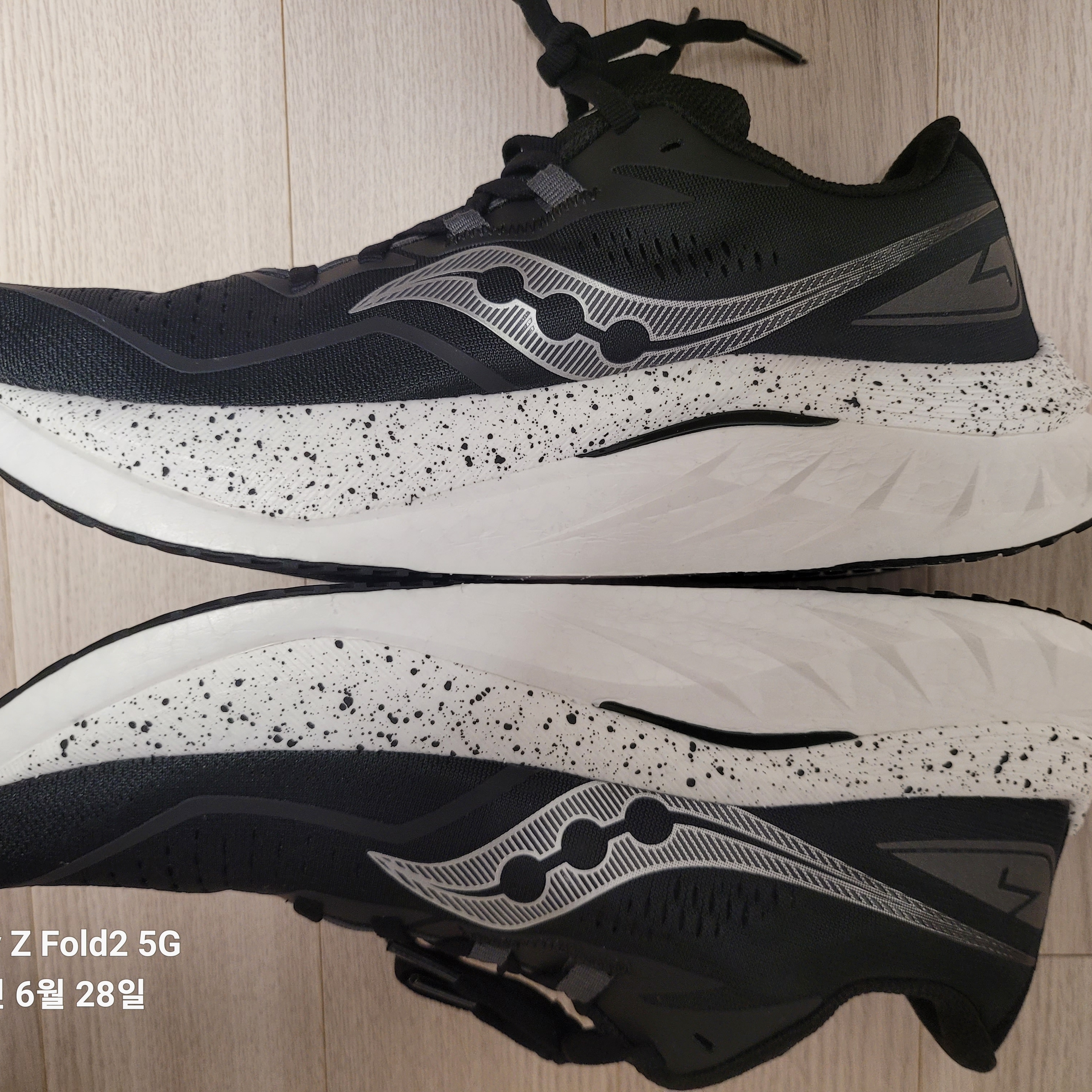 Saucony Endorphin Speed 4 Black 착용 스타일 - 2