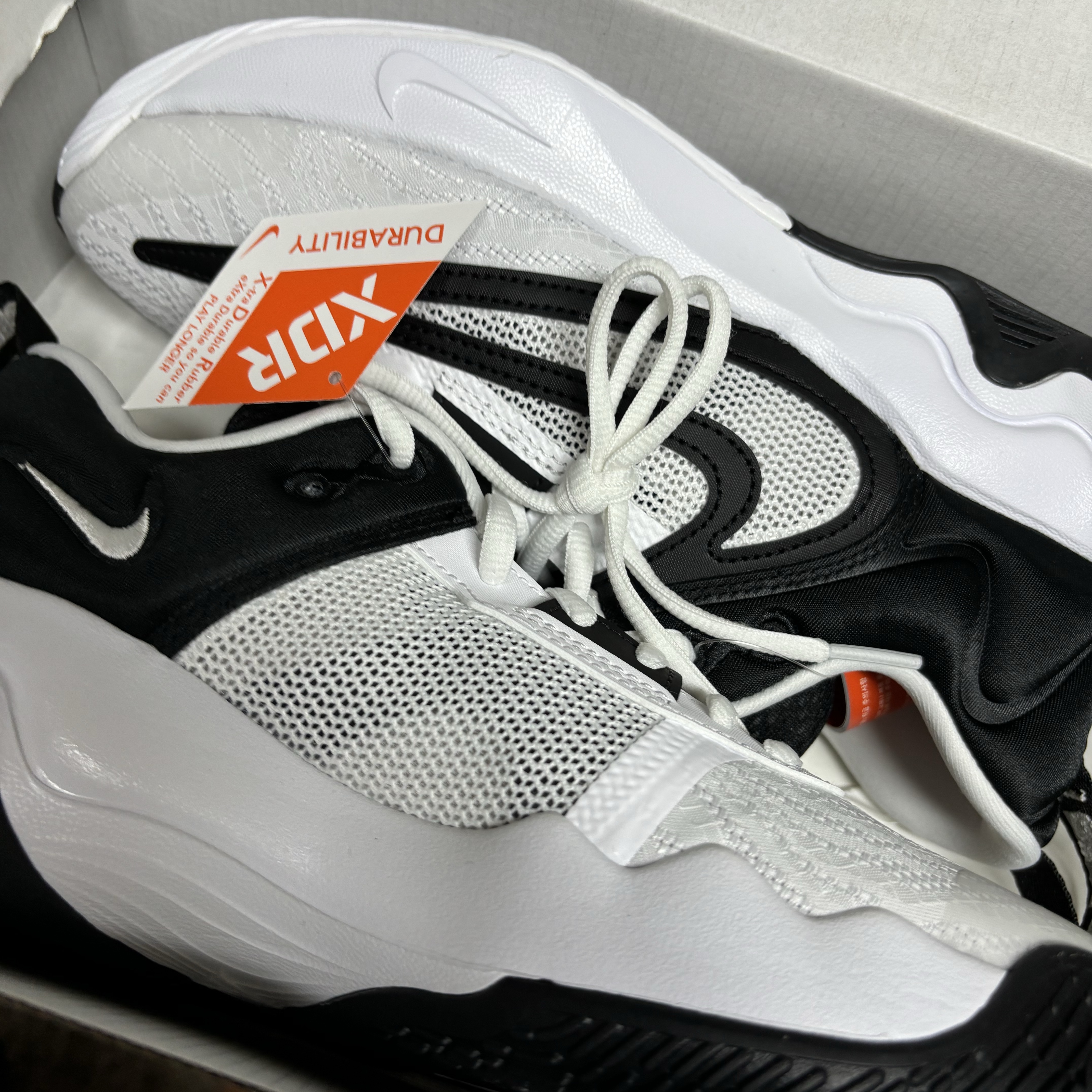 Nike Giannis Immortality 3 EP White Black 착용 스타일 - 1