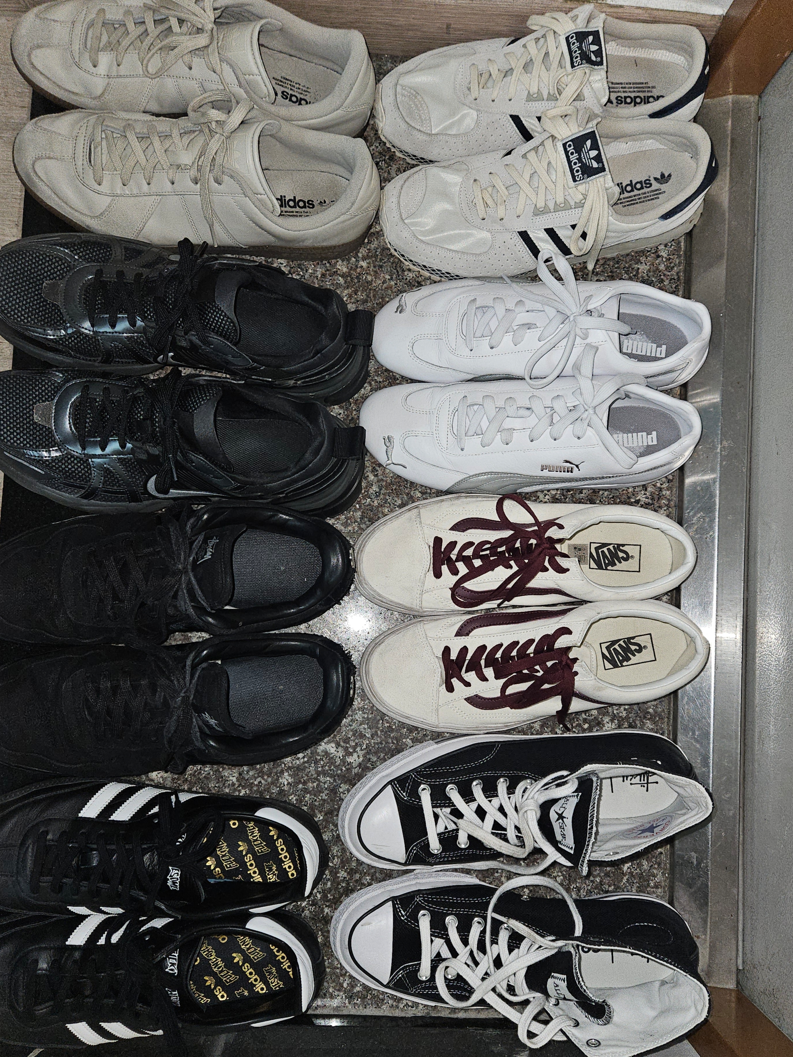 Adidas BW Army Bliss, Nike V2K Run Black Anthracite 착용 스타일 - 1