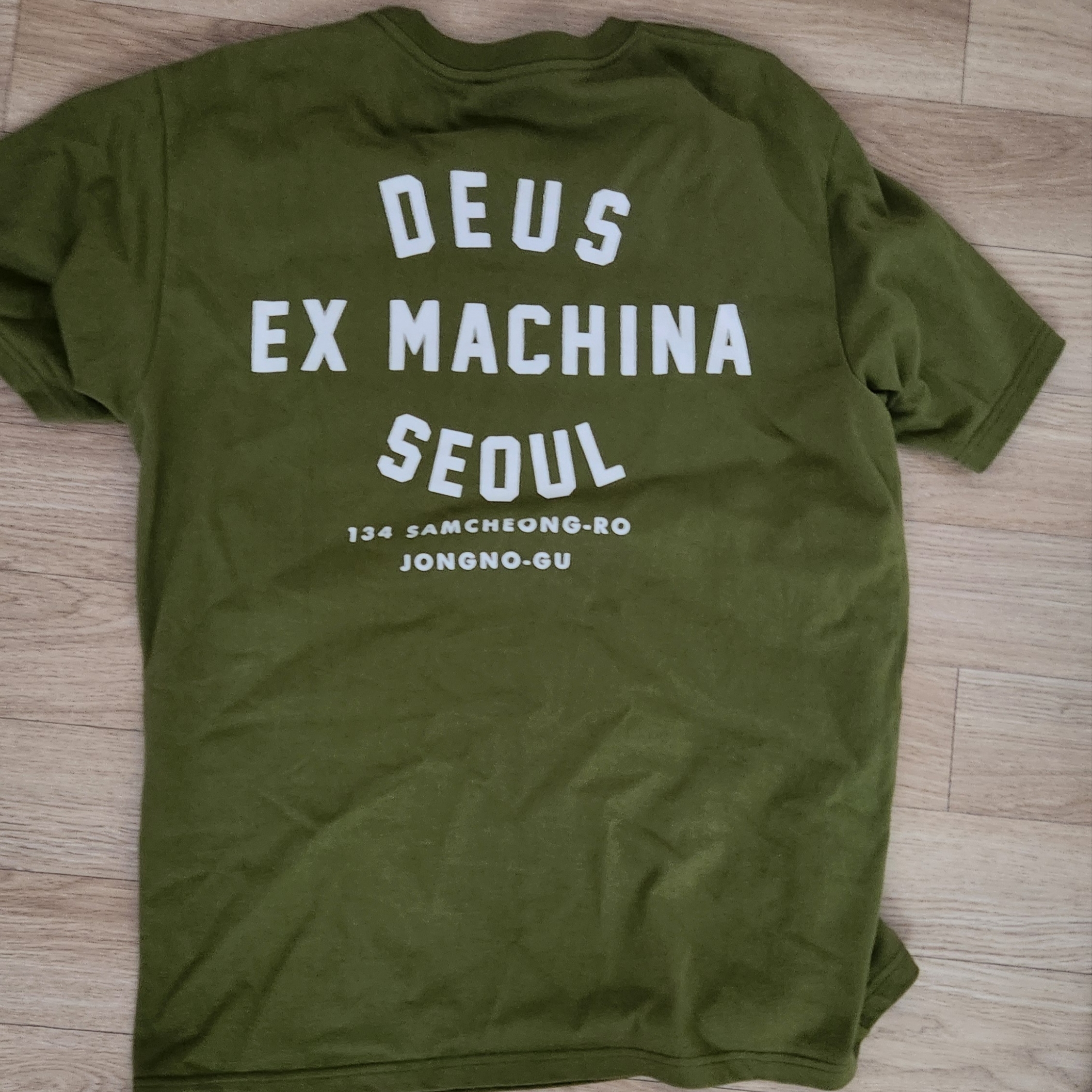 Deus Ex Machina Samcheong College T-Shirt Rover Green 착용 스타일