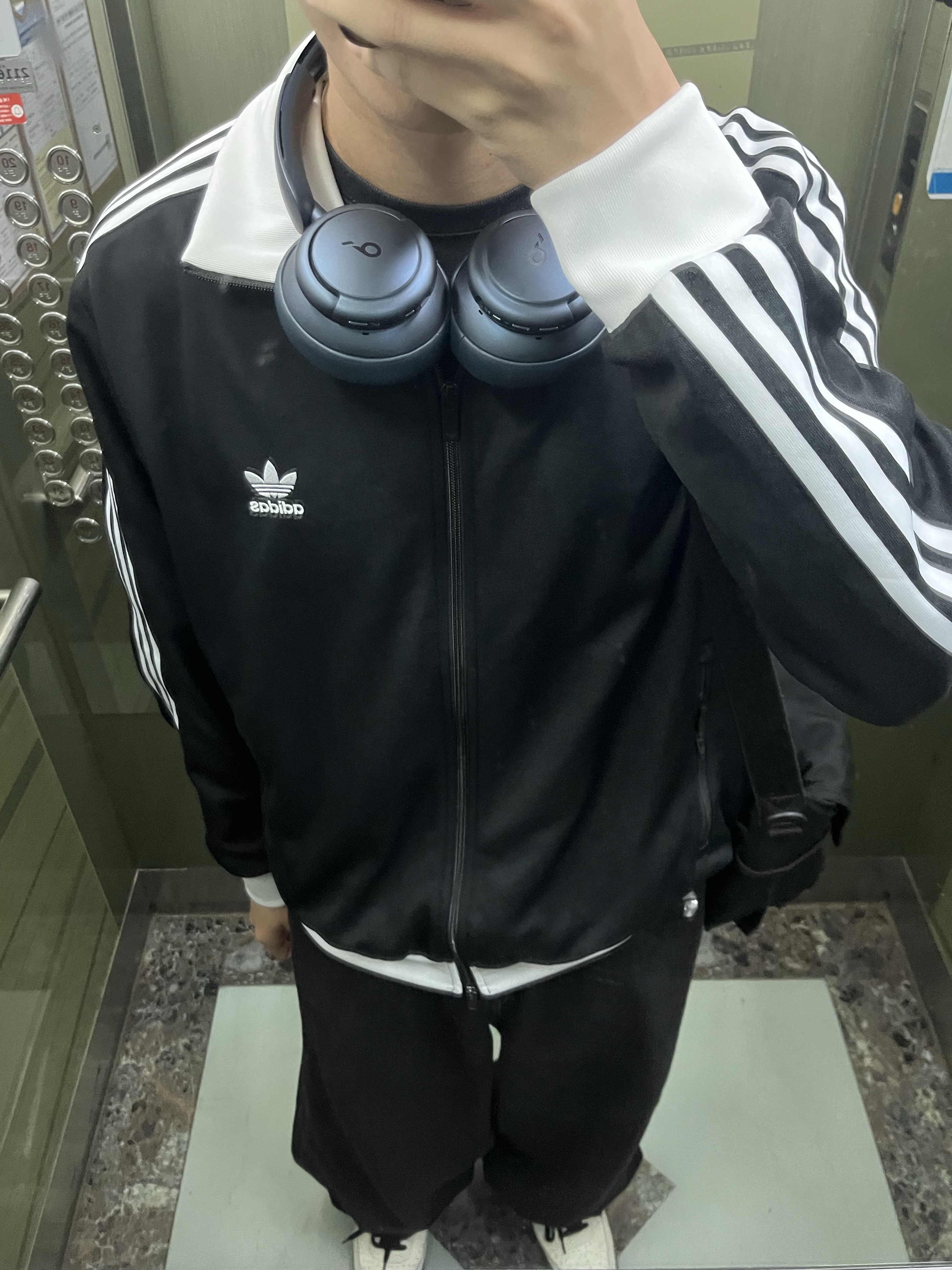 Adidas Adicolor Classics Beckenbauer Track Jacket Black - KR Sizing, Nike Court Vision Low Sail Light Orewood Brown 착용 스타일 - 1