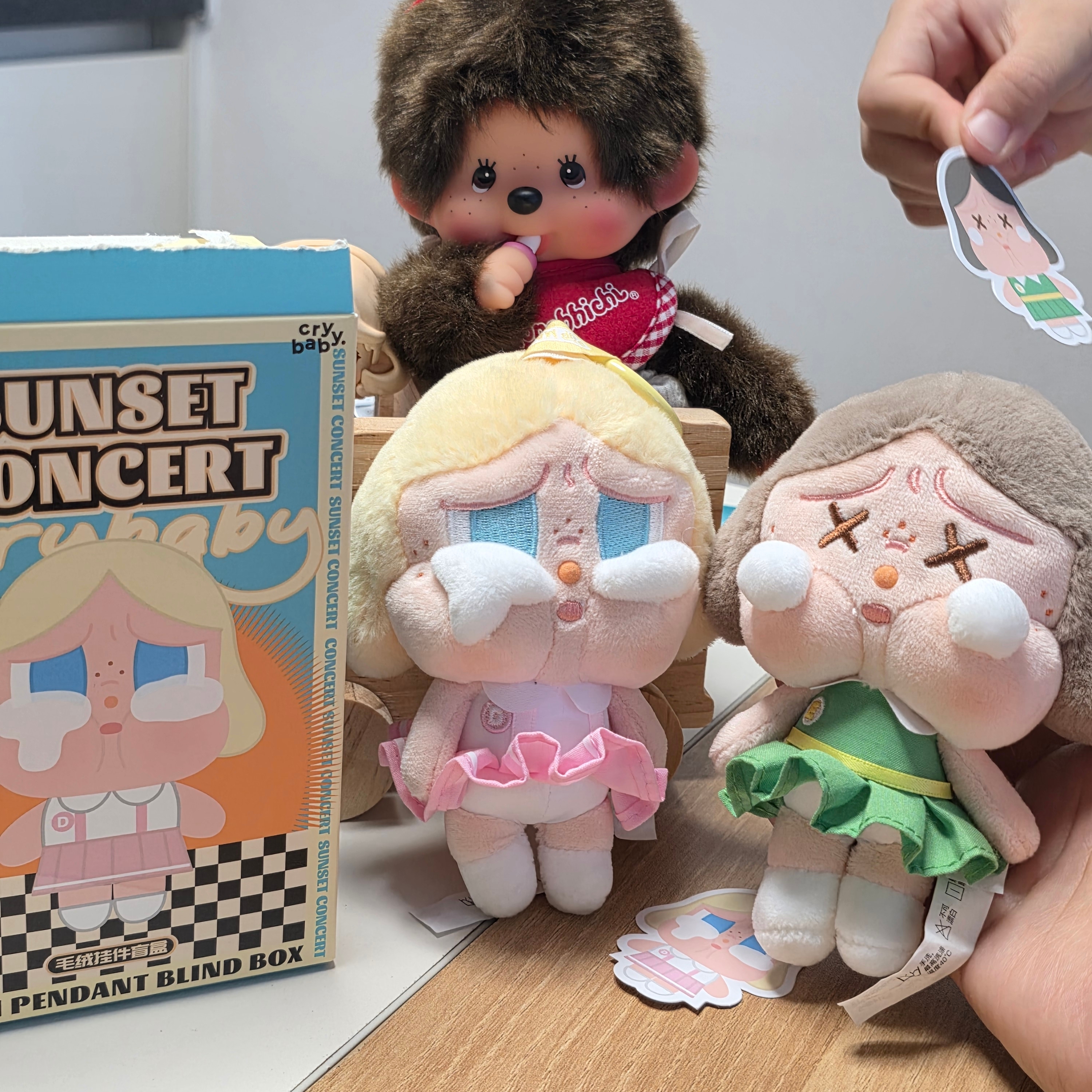 Pop Mart Crybaby Sunset Concert Series Keyring Sealed Case (1 Blind Box) 착용 스타일 - 2
