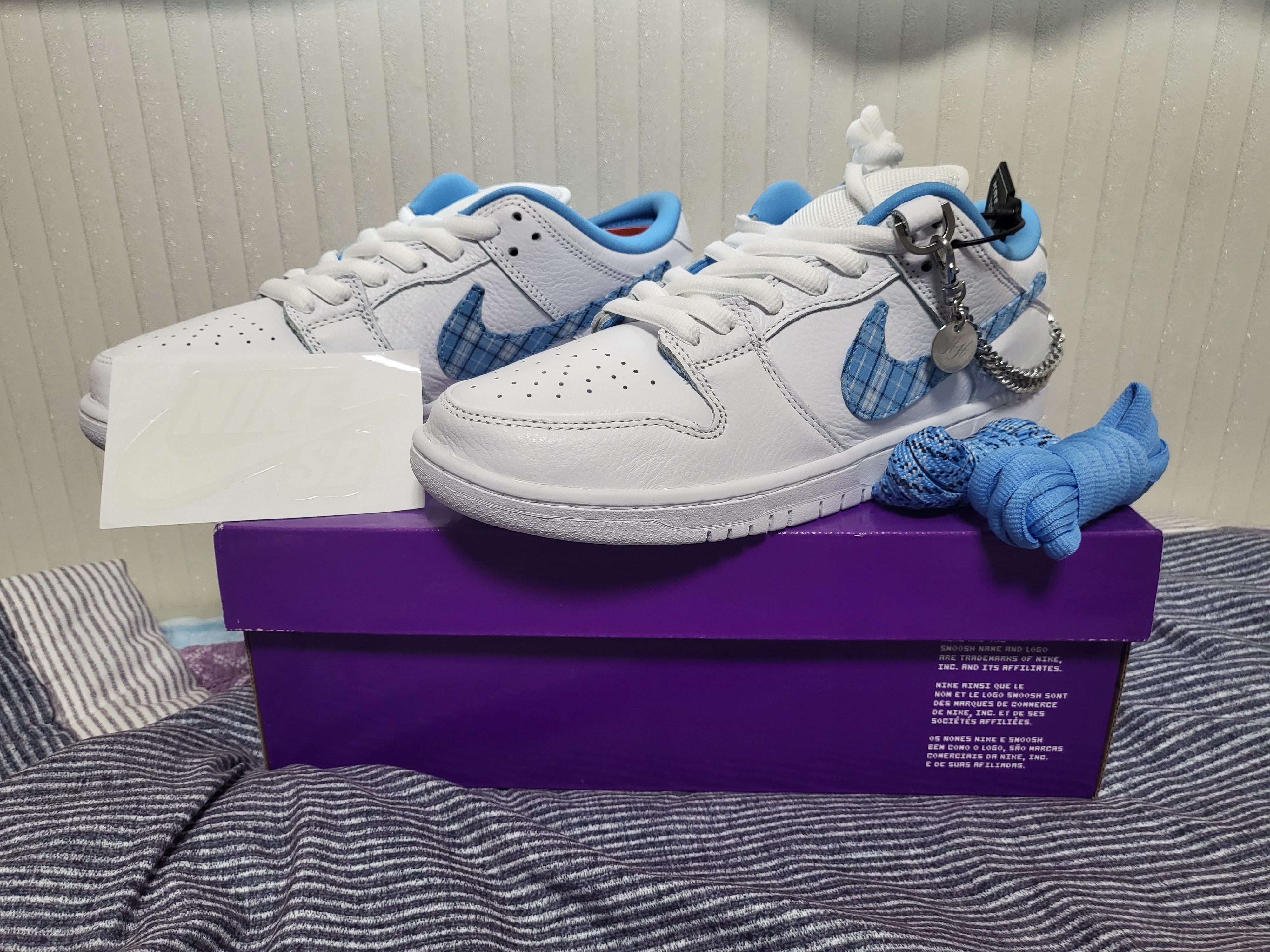 Nike x Nicole Hause SB Dunk Low Pro White and University Blue 착용 스타일