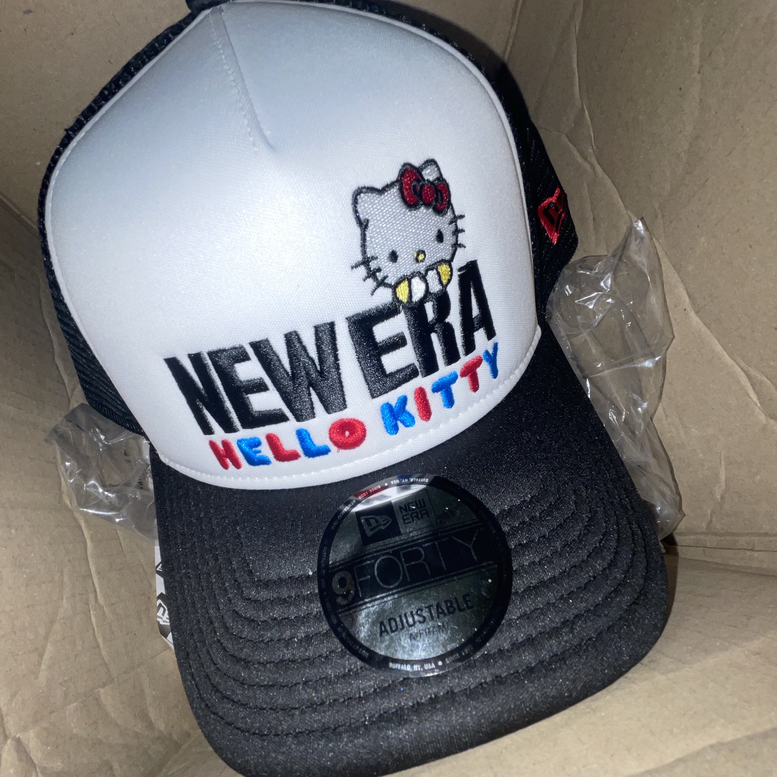 New Era x Hello Kitty A-Frame Trucker Ball Cap Black 착용 스타일