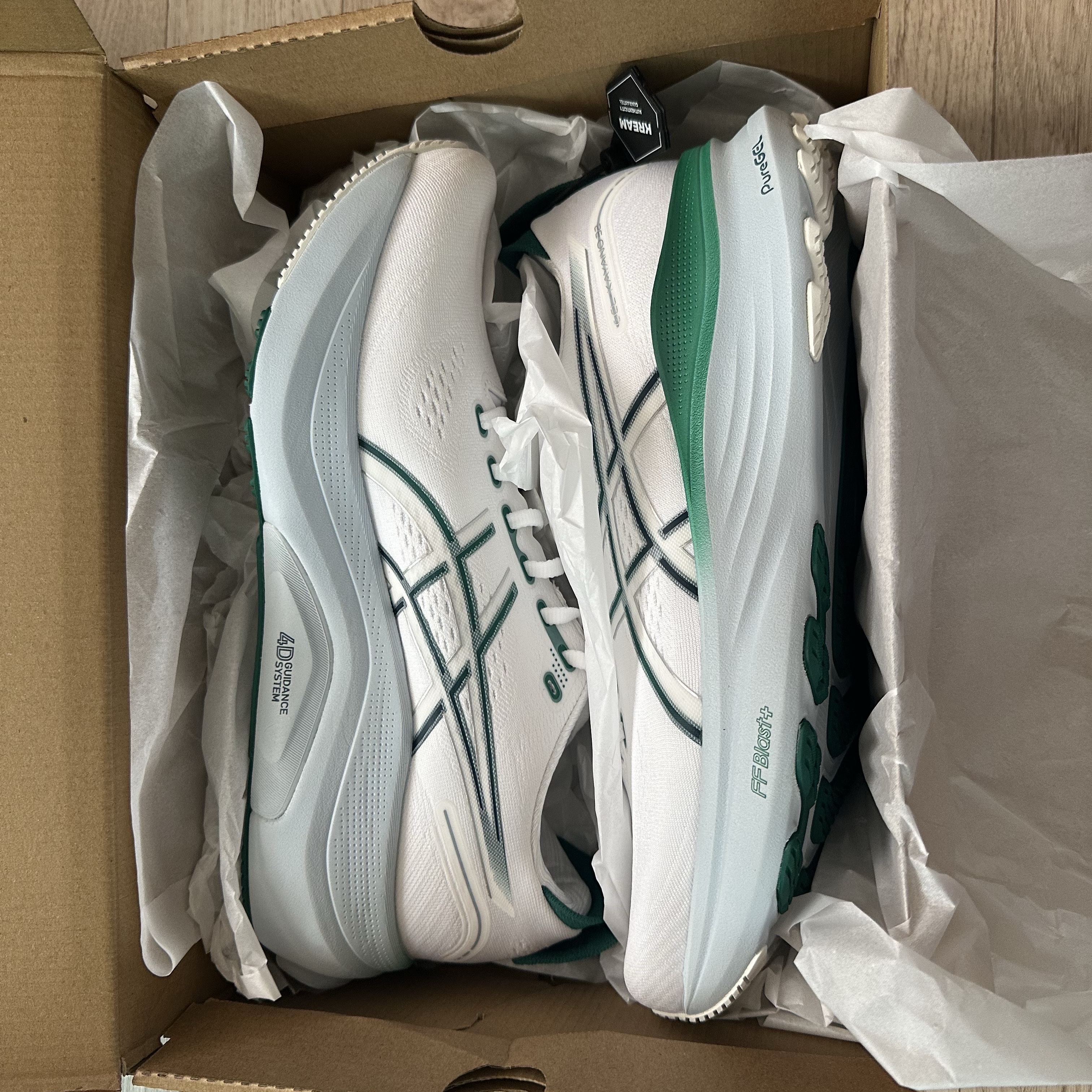 Asics Gel-Kayano 32 White Jasper Green - D Standard 착용 스타일 - 3
