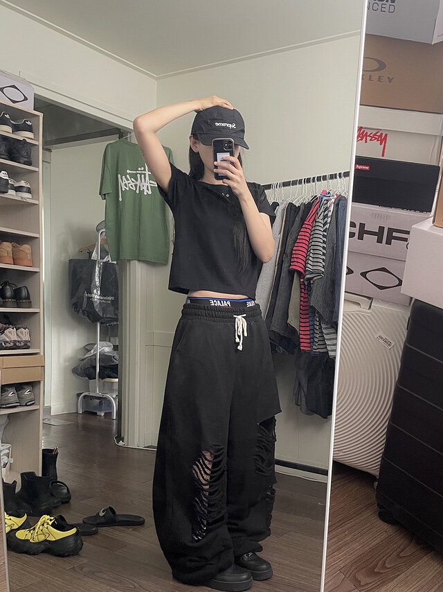 Palace Basically A Pack Of Boxers Black Navy White, Supreme Shockcord Camp Cap Black - 21FW 착용 스타일 - 1