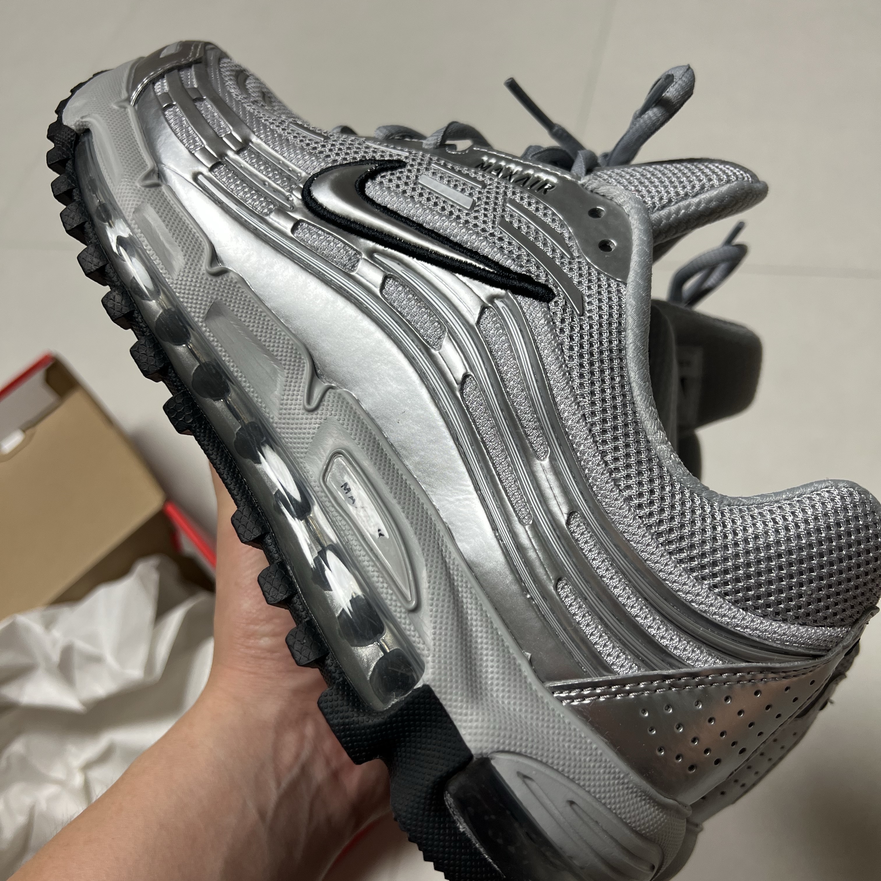 Nike Air Max TL 2.5 Metallic Silver 착용 스타일 - 2
