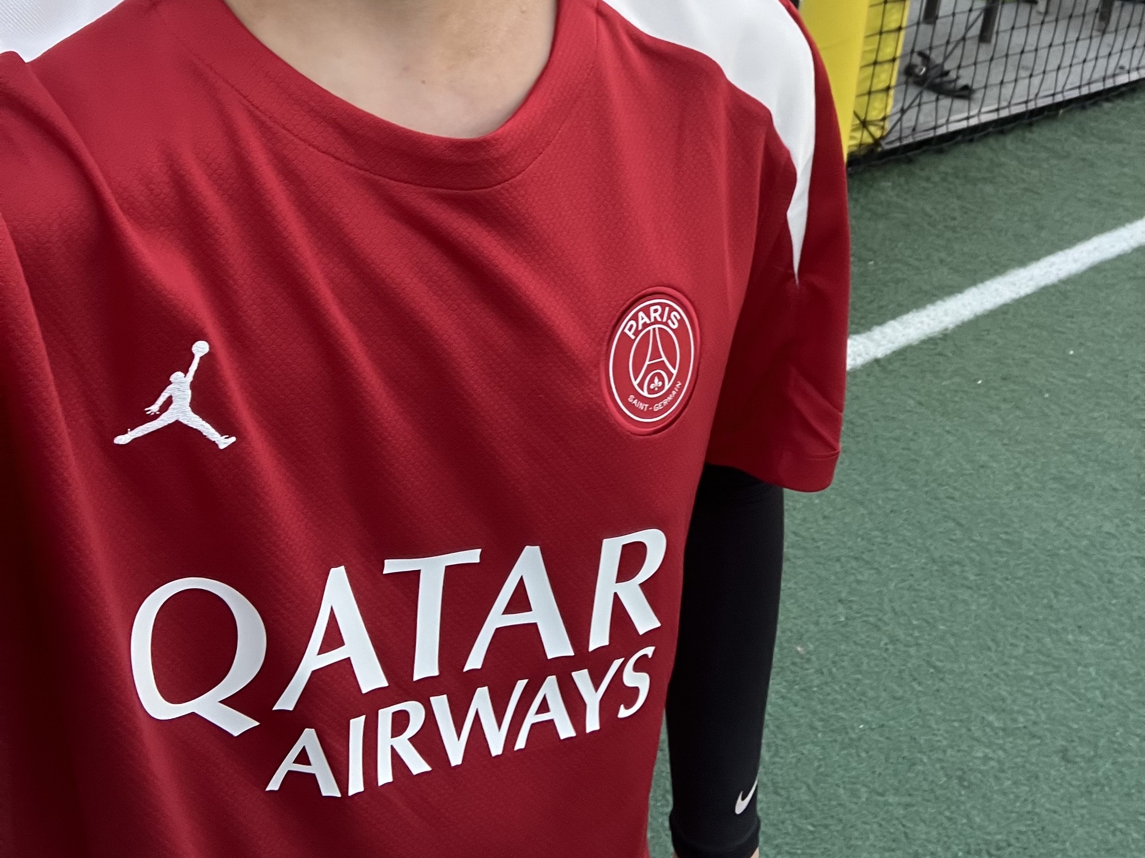 Jordan x Paris Saint-Germain Strike Fourth Dri-Fit Football Knit Short Sleeve Top Wings Jordan Red Phantom (Non Marking Ver.) 착용 스타일