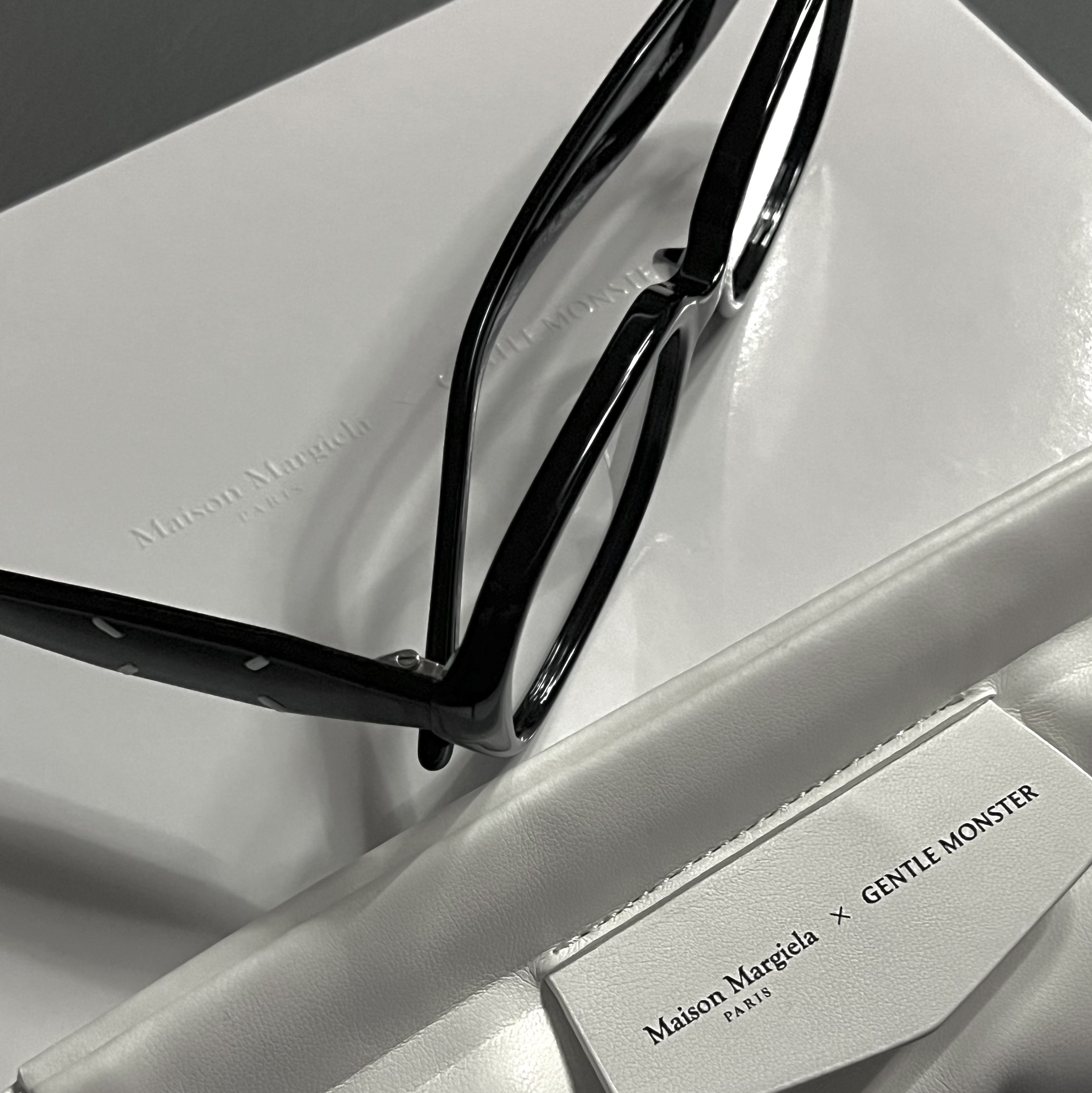 Gentle Monster x Maison Margiela MM212 Black Clear 착용 스타일