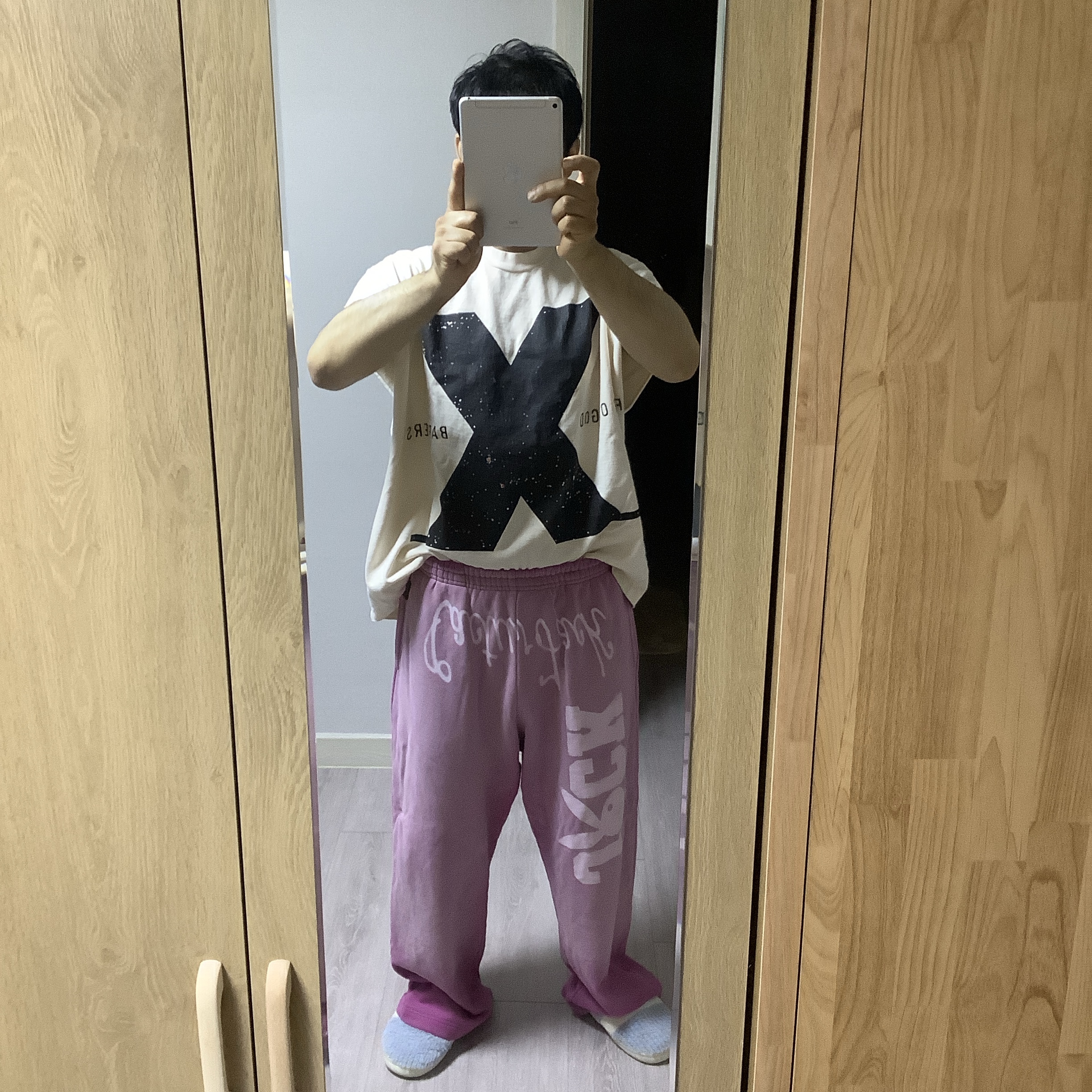 Travis Scott Cactus Jack x Playboy Sweatpants Pink 착용 스타일 - 1