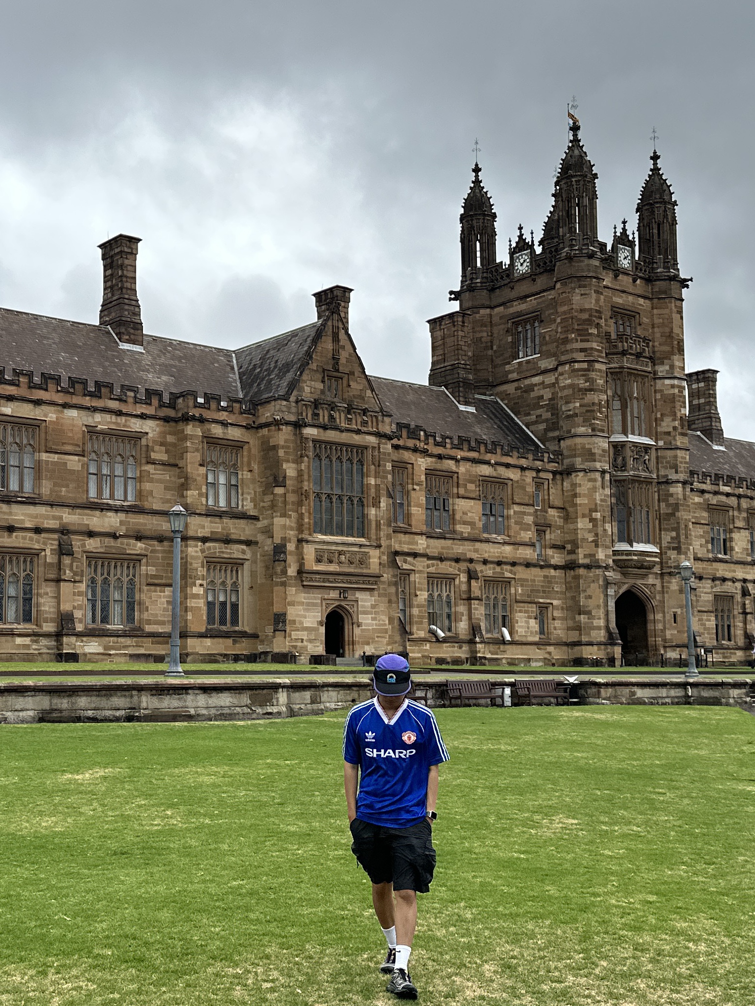 Adidas Manchester United 1988/90 Jersey Collegiate Royal - KR Sizing, Salomon XT-6 Gore-Tex Black Ebony 착용 스타일
