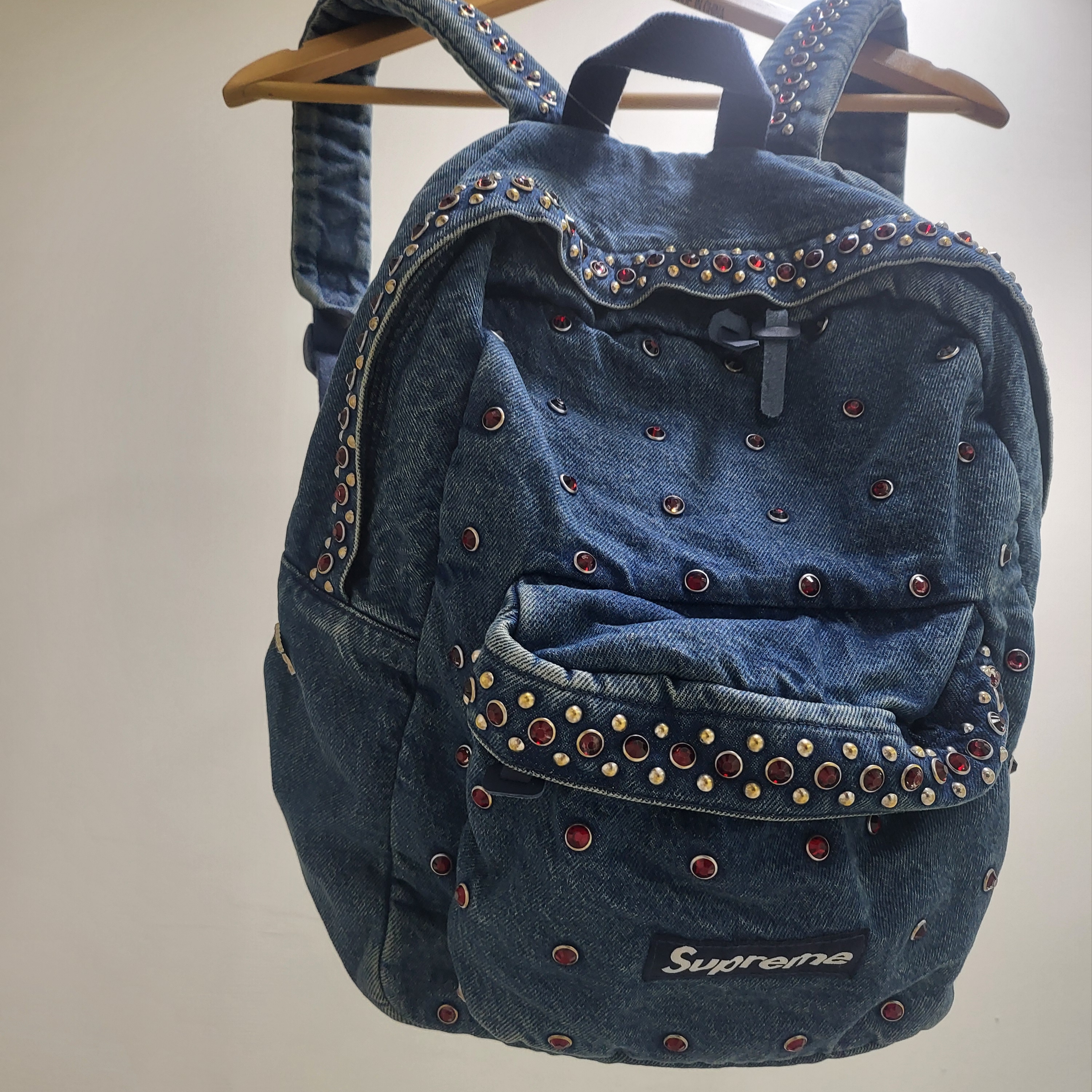 Supreme x B.B. Simon Denim Backpack Washed Indigo - 25SS 착용 스타일