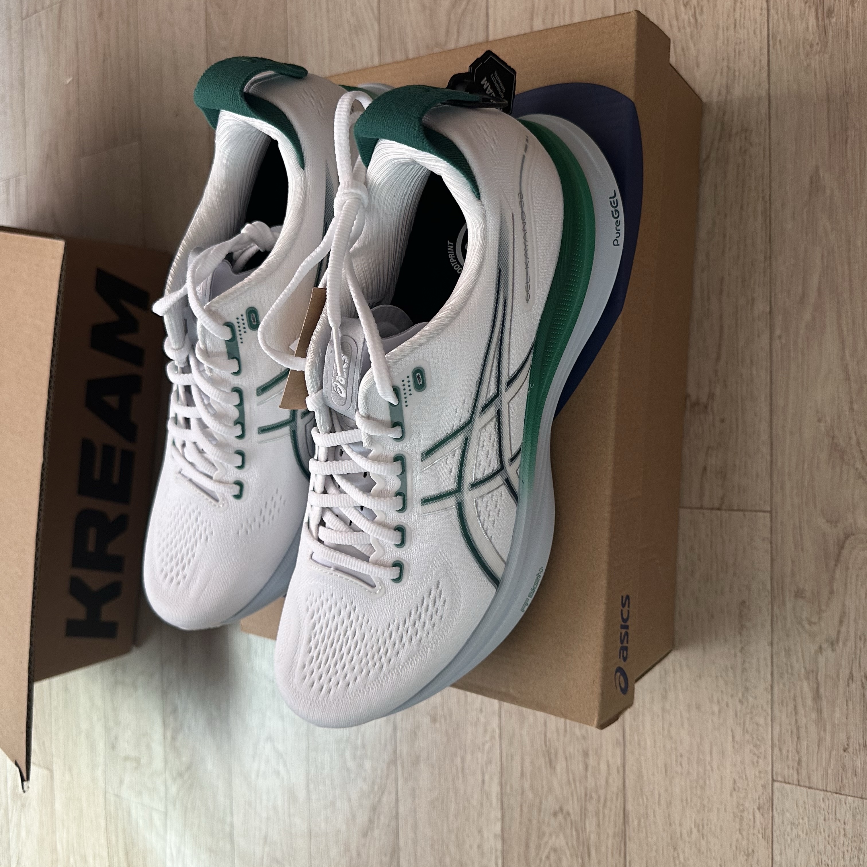 Asics Gel-Kayano 32 White Jasper Green - D Standard 착용 스타일 - 2