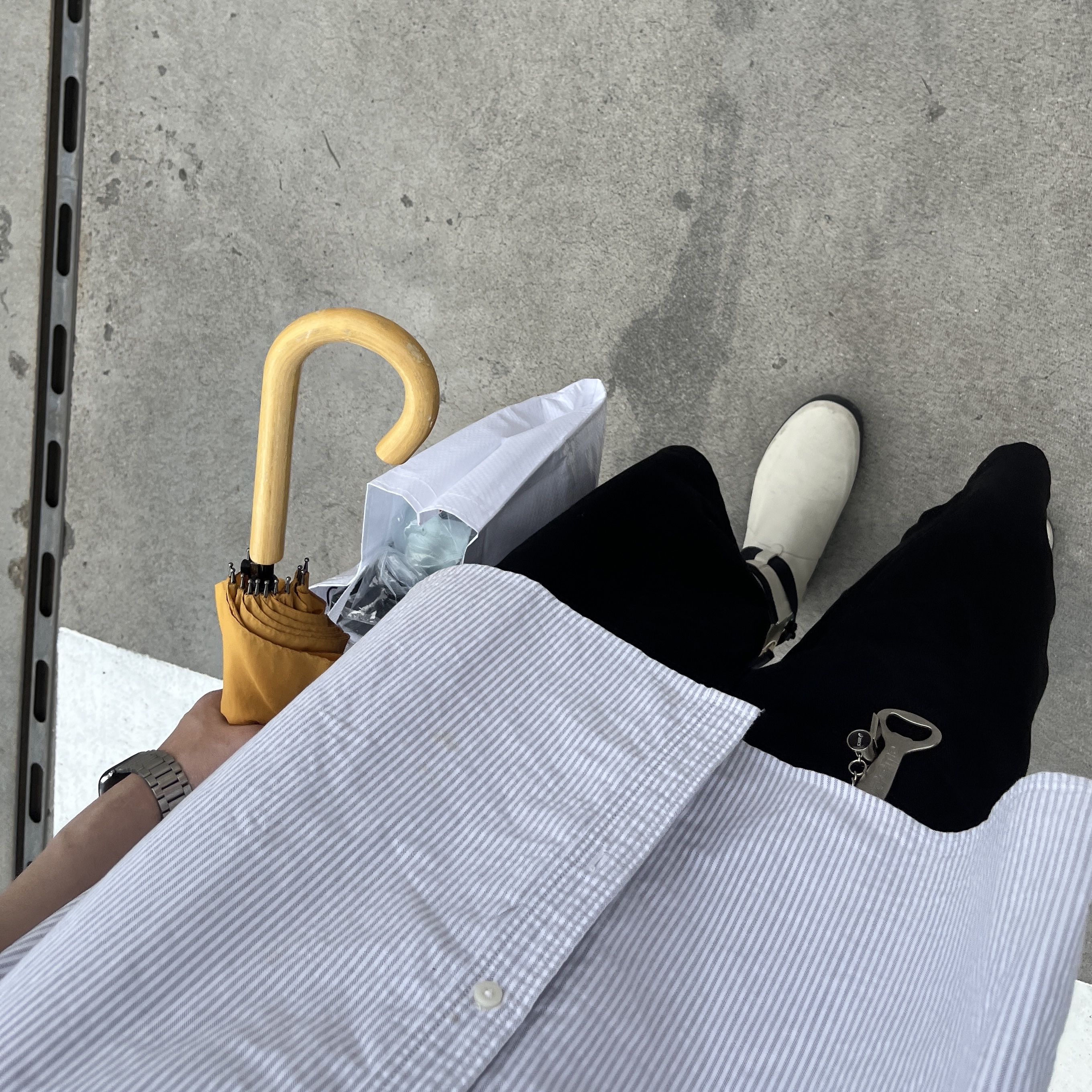 Supreme Bottle Opener Keychain Silver - 24FW, Moonstar 810s ET027 Marke Modi White 착용 스타일