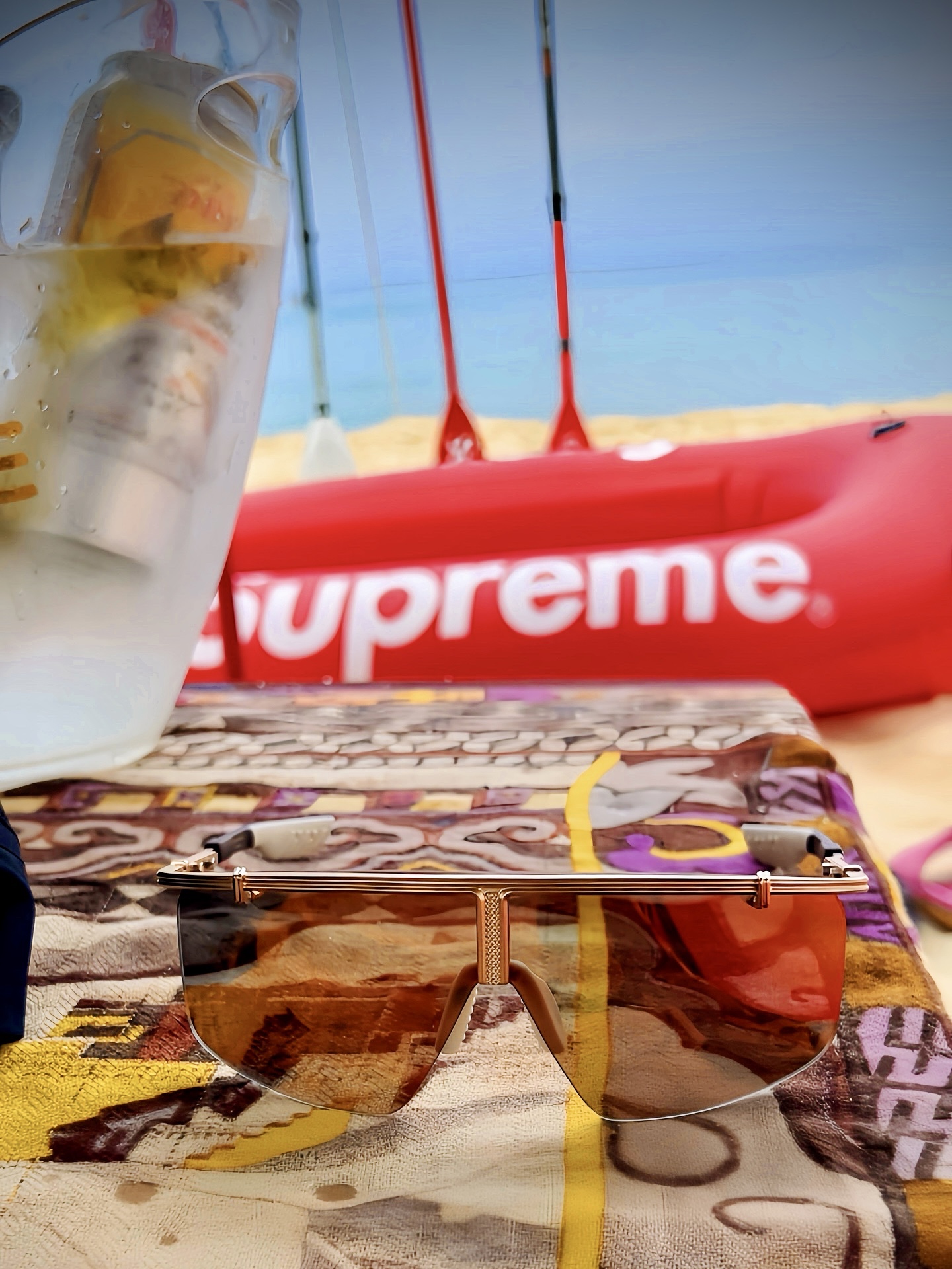 Supreme ENO Islander Nylon Blanket Purple - 22SS, Supreme Mesh Tote Bag Red - 25SS 착용 스타일 - 4