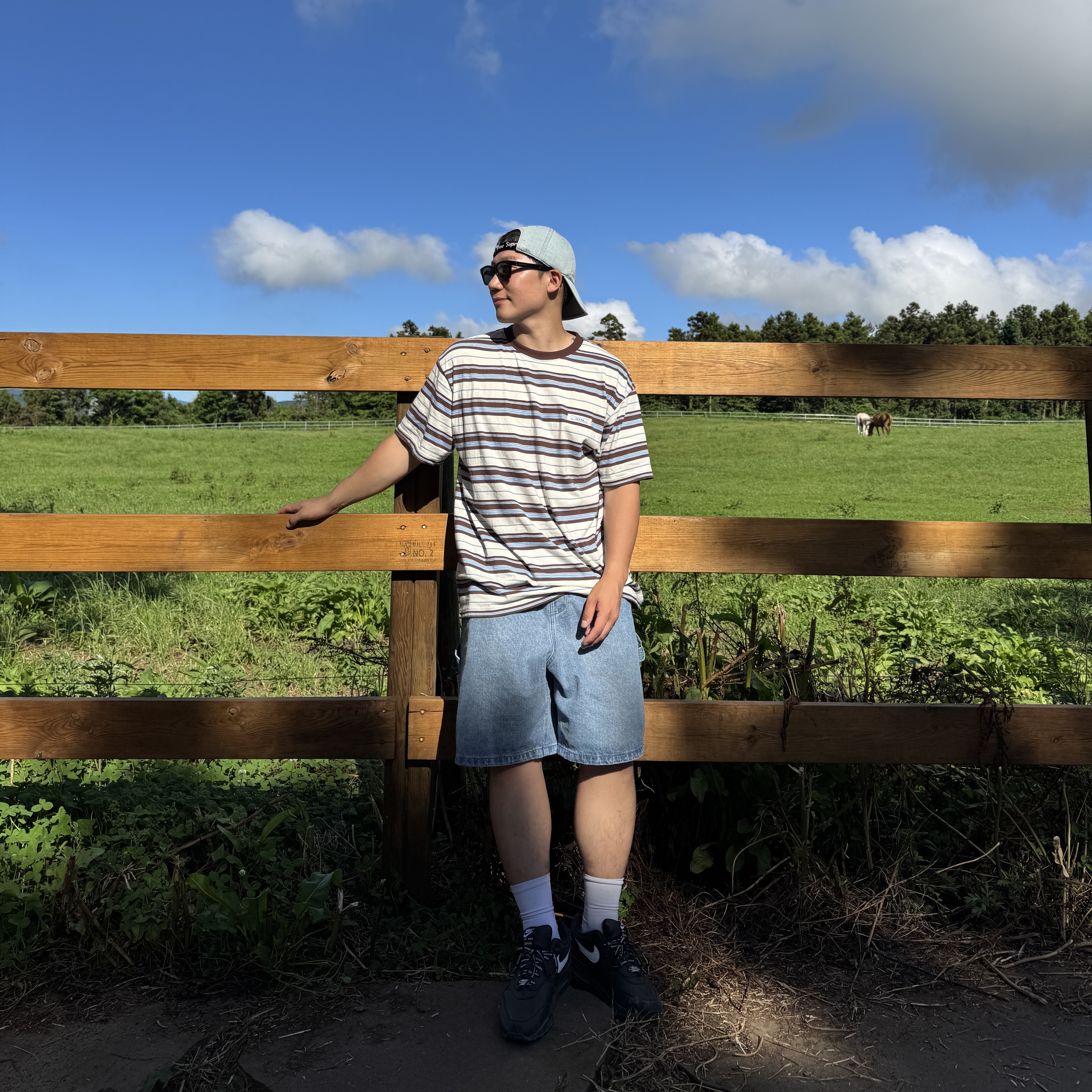 Supreme x Nike ACG Denim 6-Panel Washed Blue - 22FW, Supreme Avon Sunglasses Black - 24SS 착용 스타일 - 2