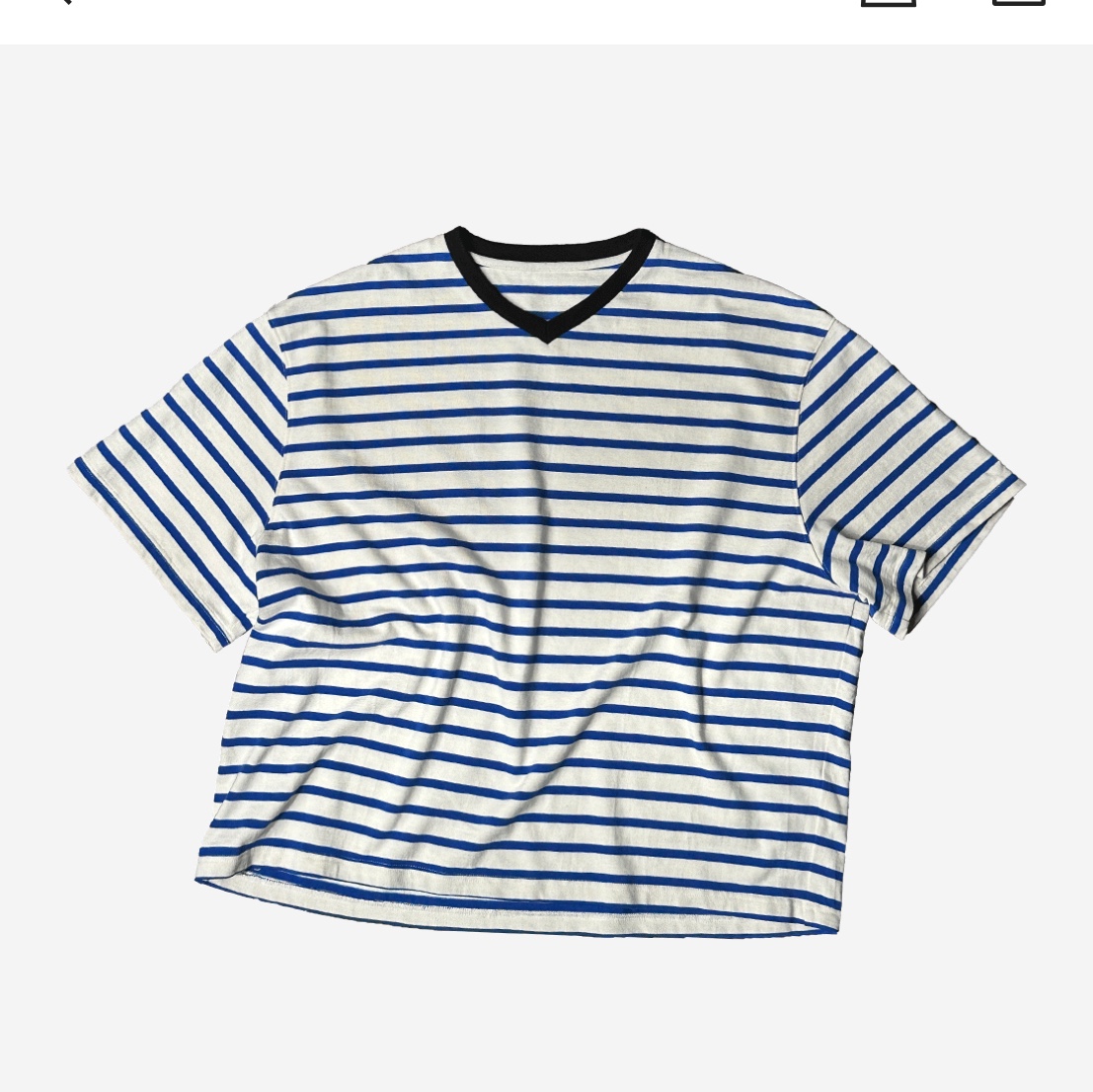 Nonnod Cropped V-neck T-shirt Blue stripe 착용 스타일