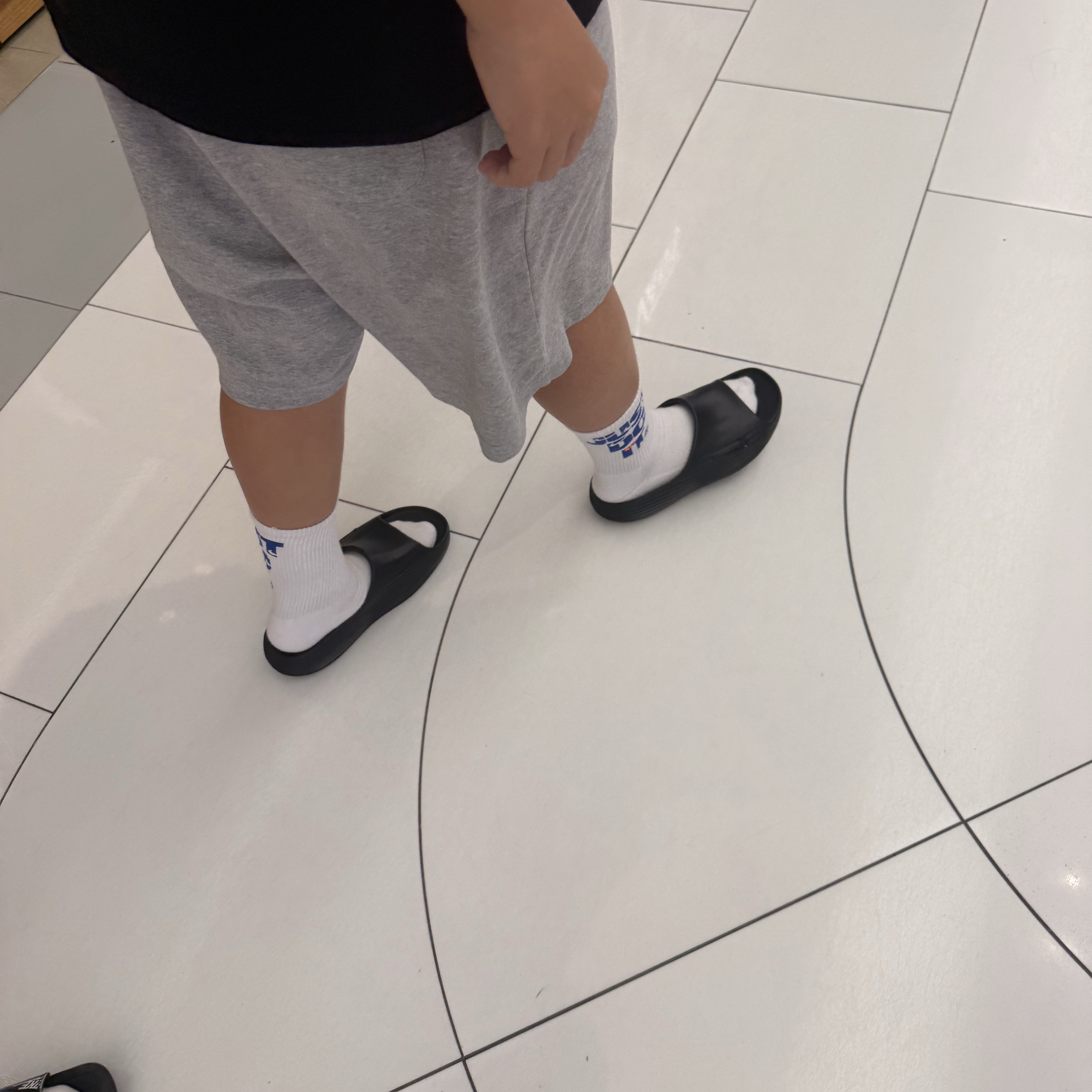 Nike ReactX Rejuven8 Slide Black 착용 스타일
