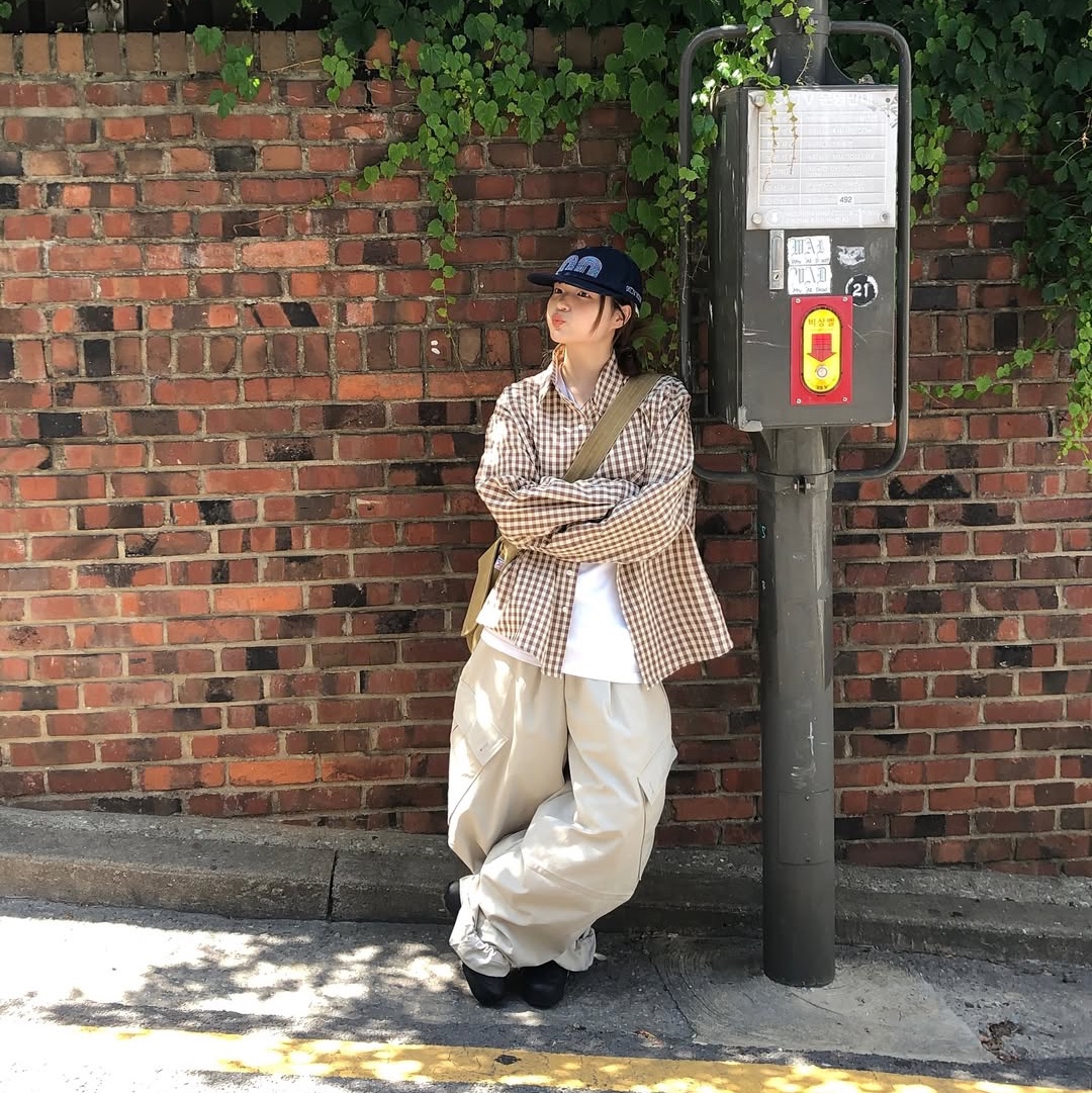 Not New Basic nn Cap Navy, Not New Check nn Shirts Brown 착용 스타일 - 3