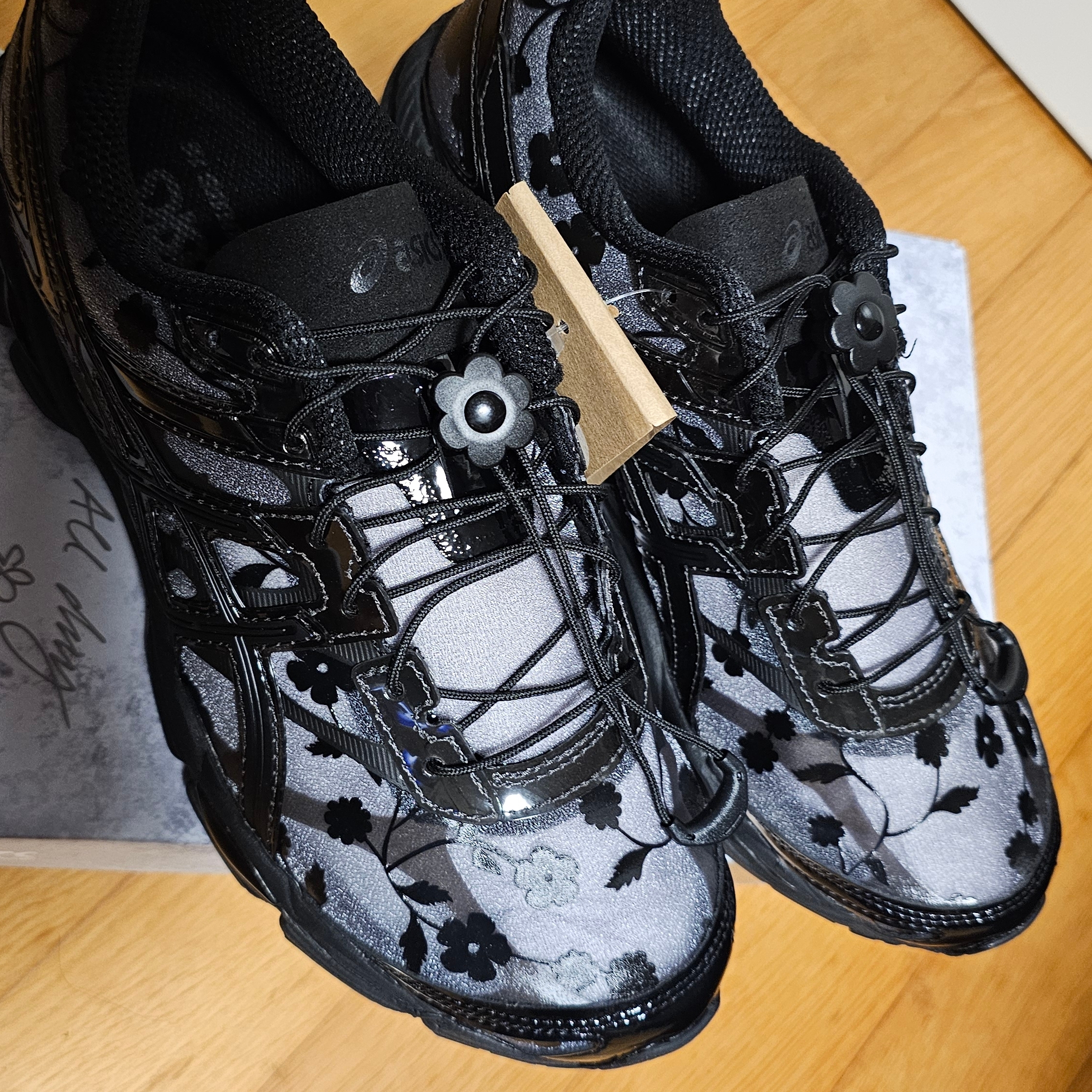 Asics x Cecilie Bahnsen Gel-Cumulus 16 Black 착용 스타일
