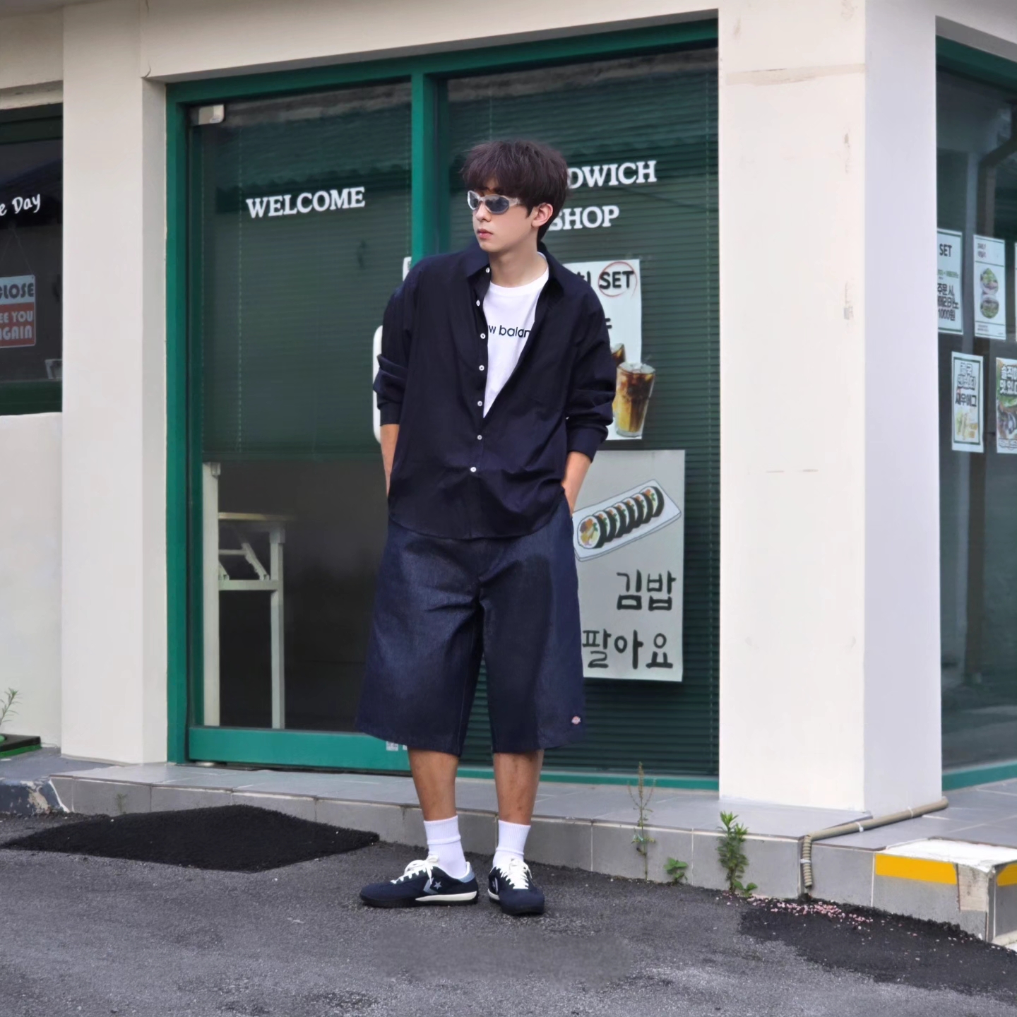 Dickies Loose Fit 13 Inch Flat Front Work Shorts Dark Navy, Converse Run Star Trainer Retro Sport Azul 착용 스타일 - 6