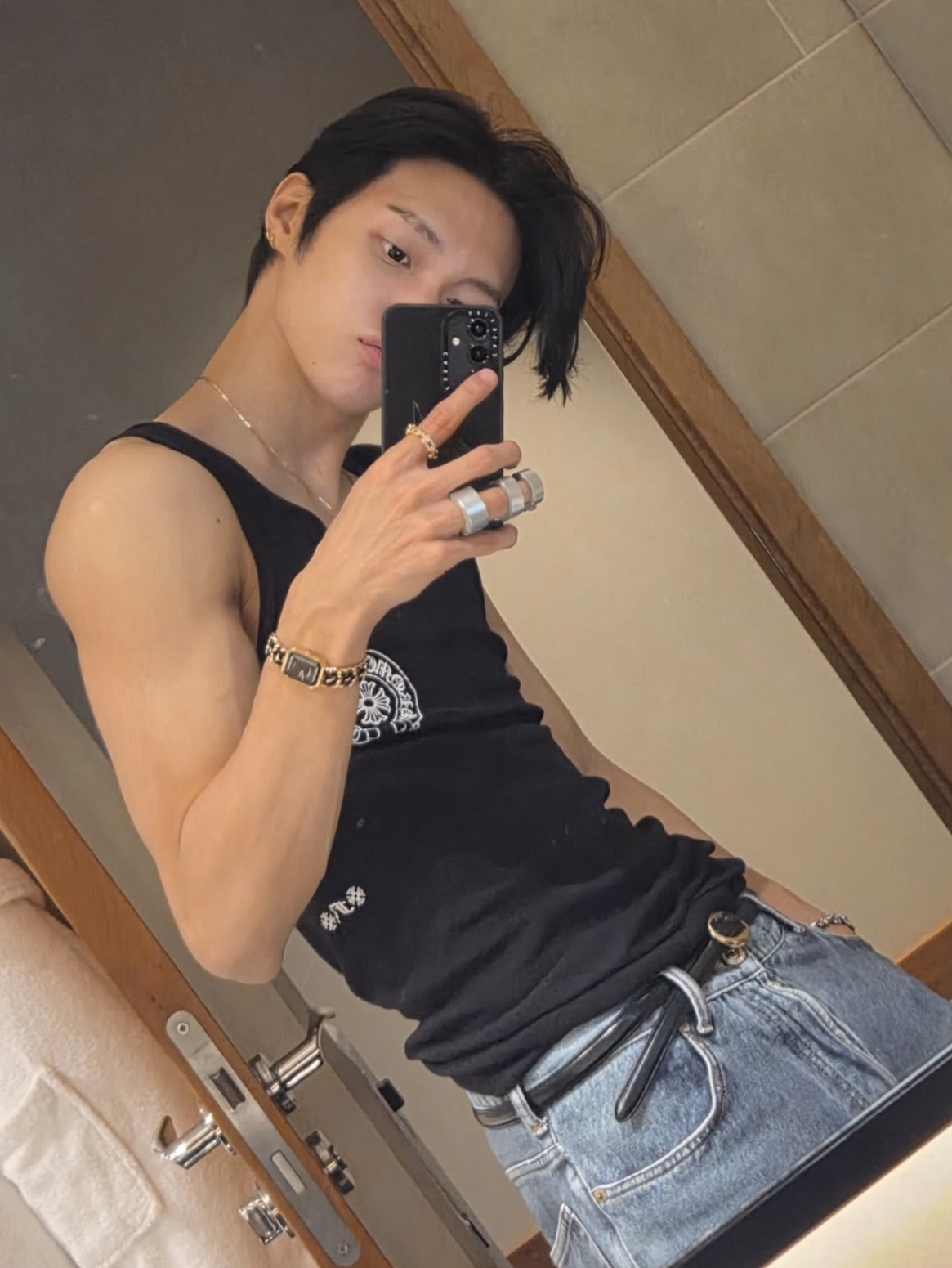 Chrome Hearts Horseshoe Fuck You Logo Tank Top Black 착용 스타일
