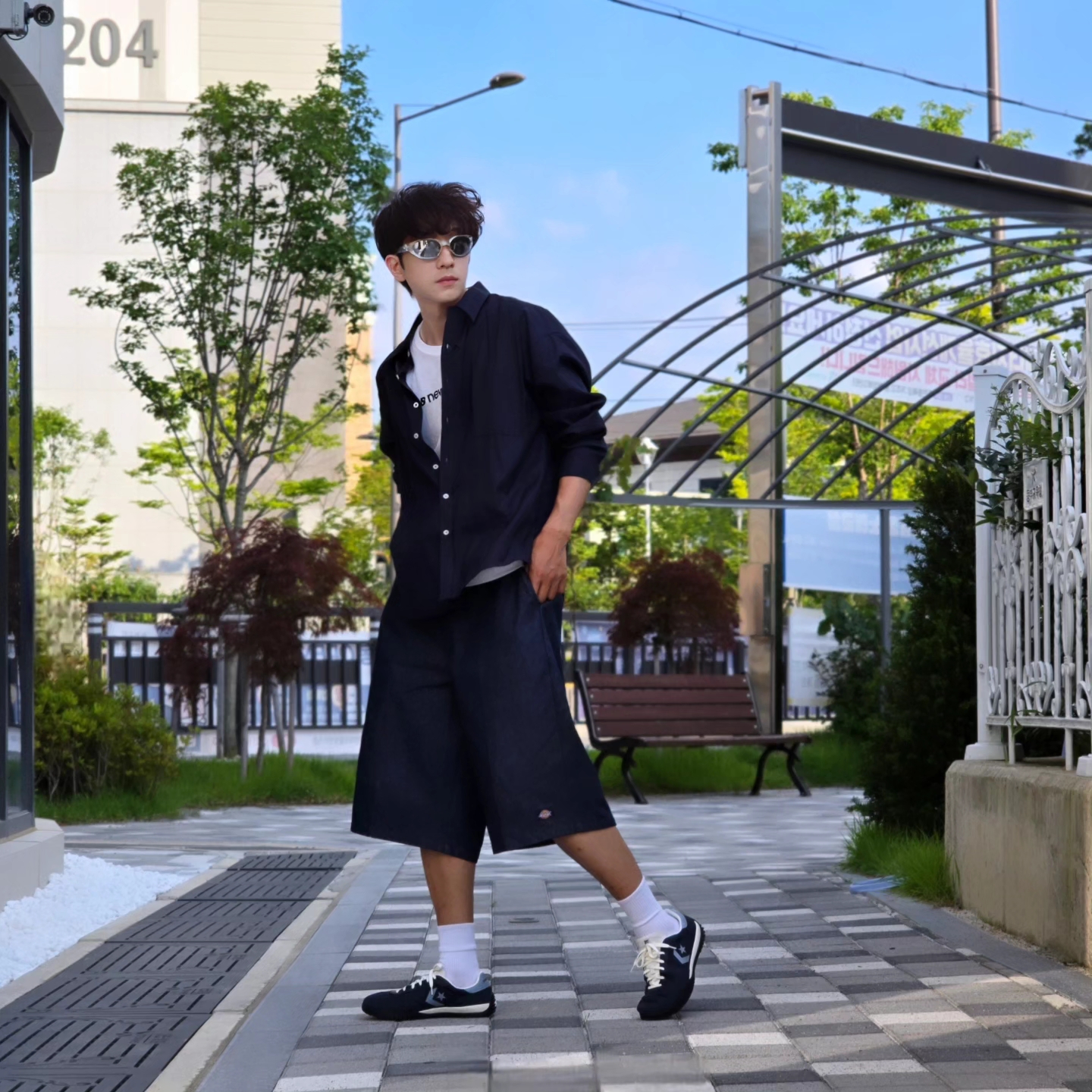 Dickies Loose Fit 13 Inch Flat Front Work Shorts Dark Navy, Converse Run Star Trainer Retro Sport Azul 착용 스타일 - 6