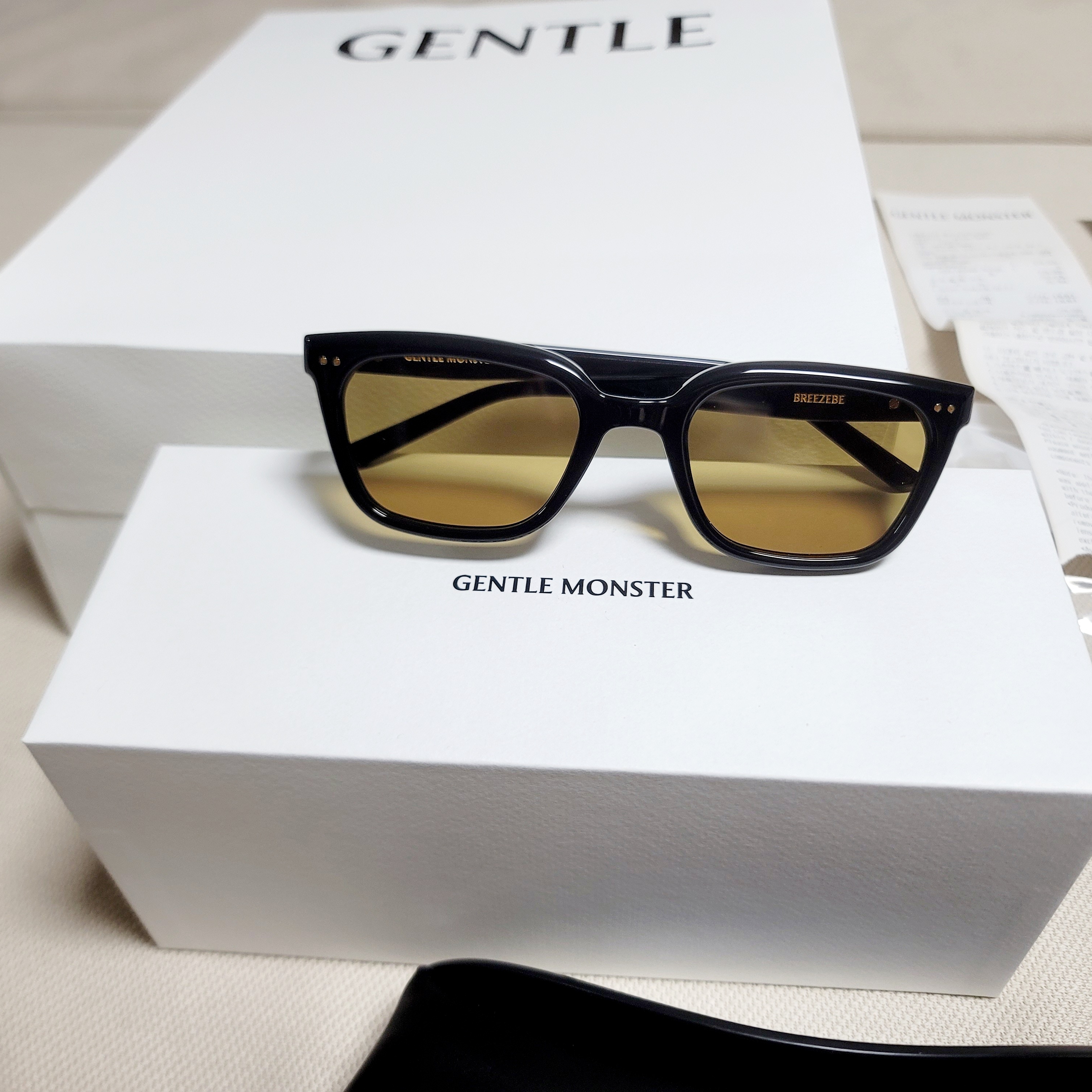 Gentle Monster Lang 01 Black, Gentle Monster Breezebe 01 BR Black Brown 착용 스타일 - 3