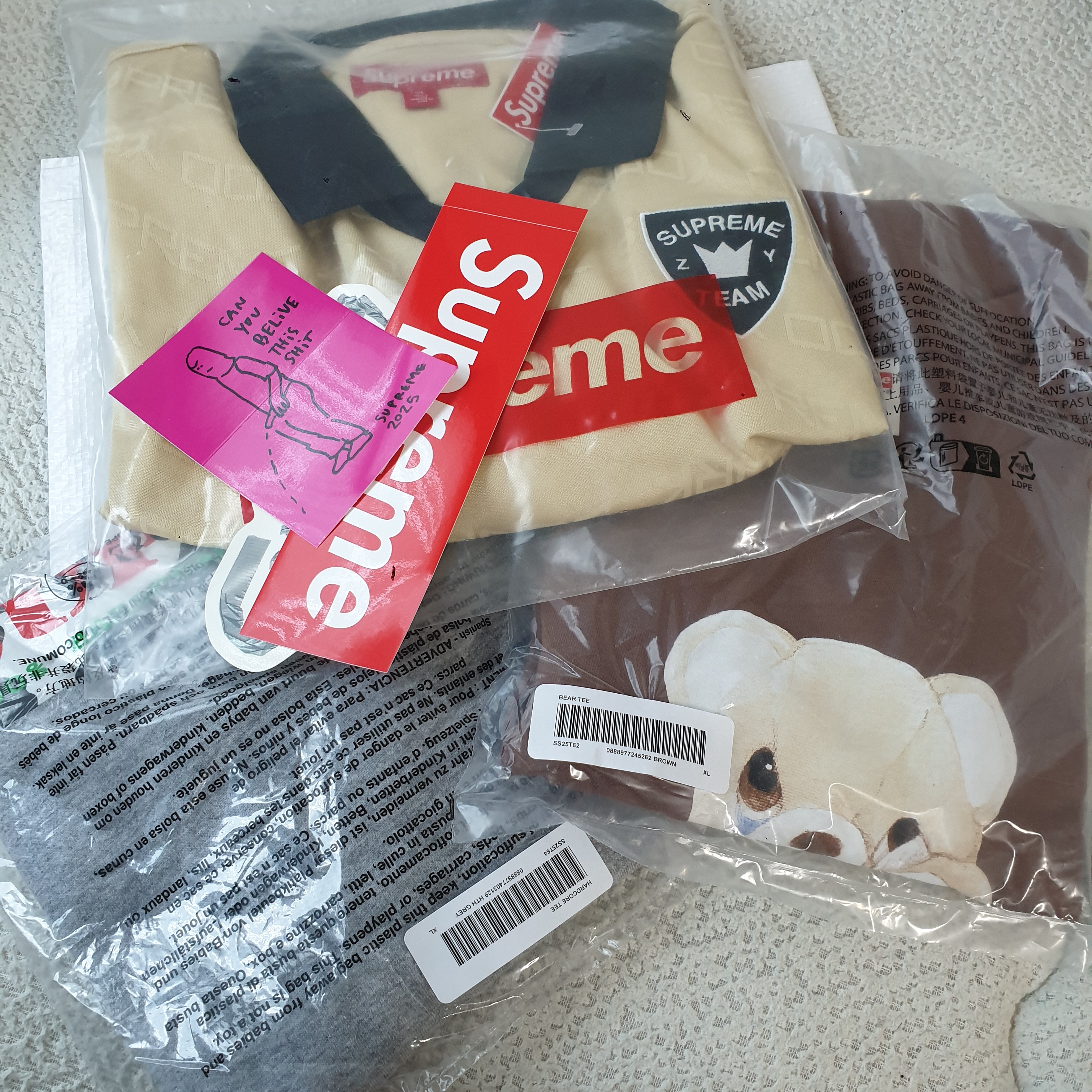 Supreme Hardcore T-Shirt Heather Grey - 25SS, Supreme Bear T-Shirt Brown - 25SS 착용 스타일