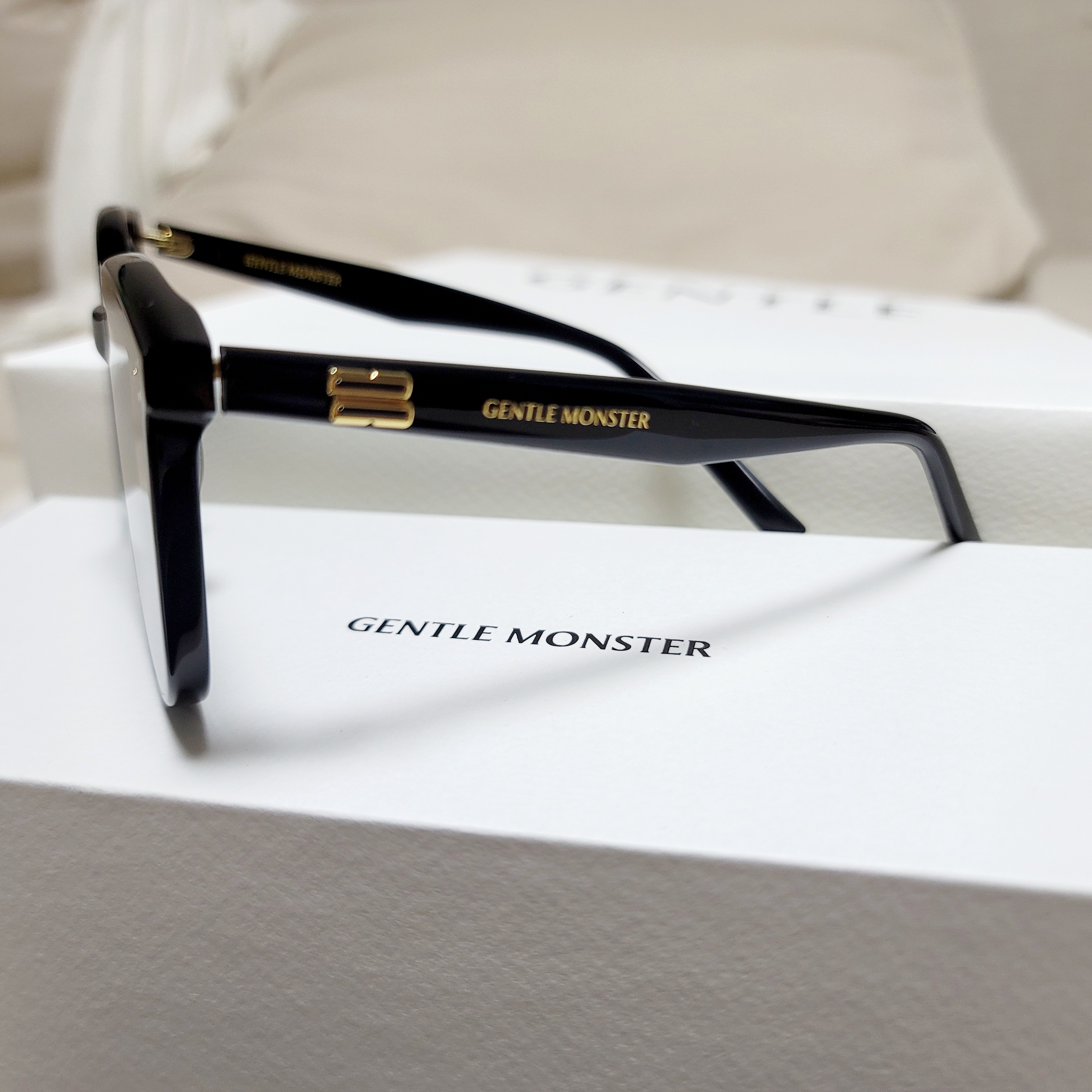 Gentle Monster Lang 01 Black, Gentle Monster Breezebe 01 BR Black Brown 착용 스타일 - 6