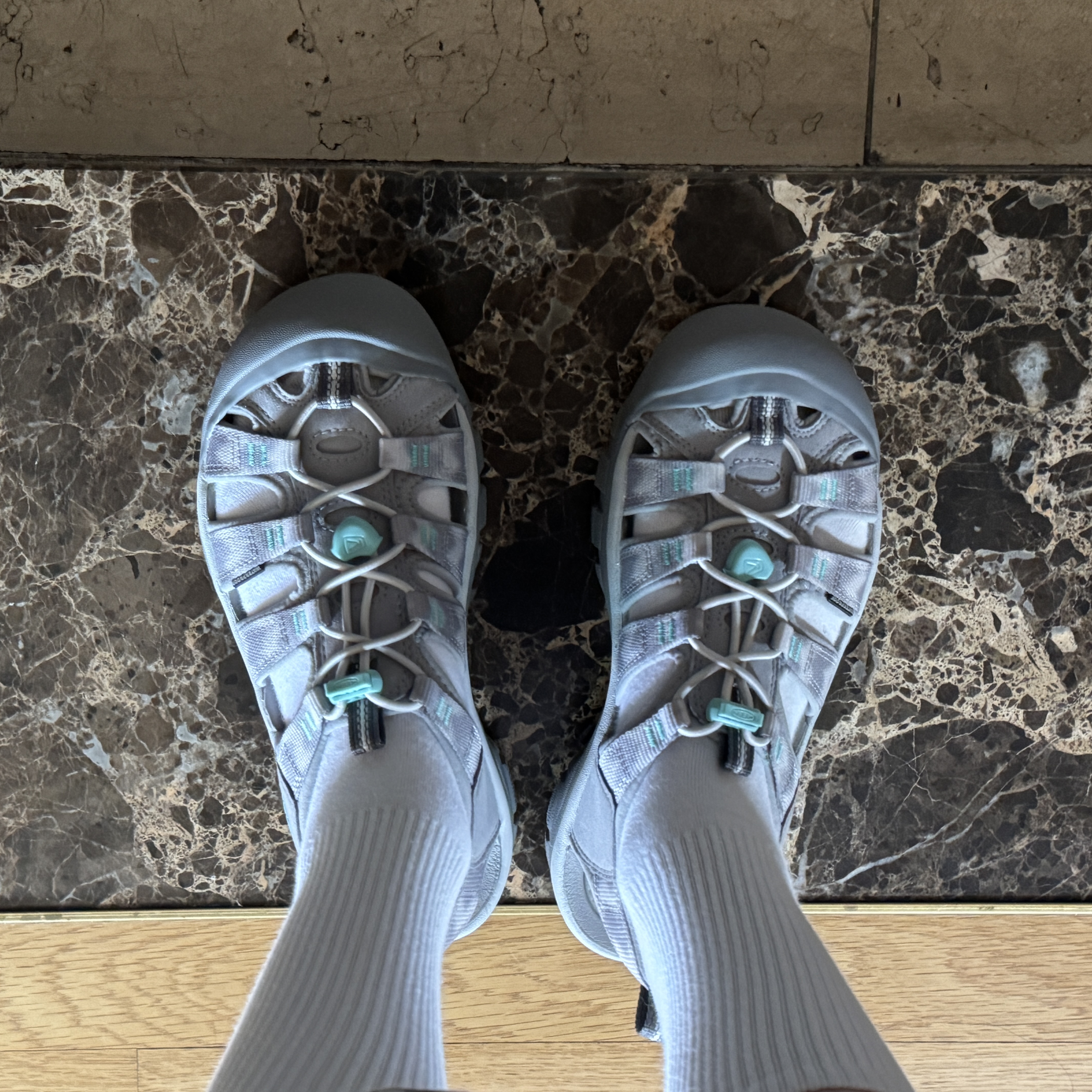 (W) Keen Newport H2 Alloy Chevron 착용 스타일