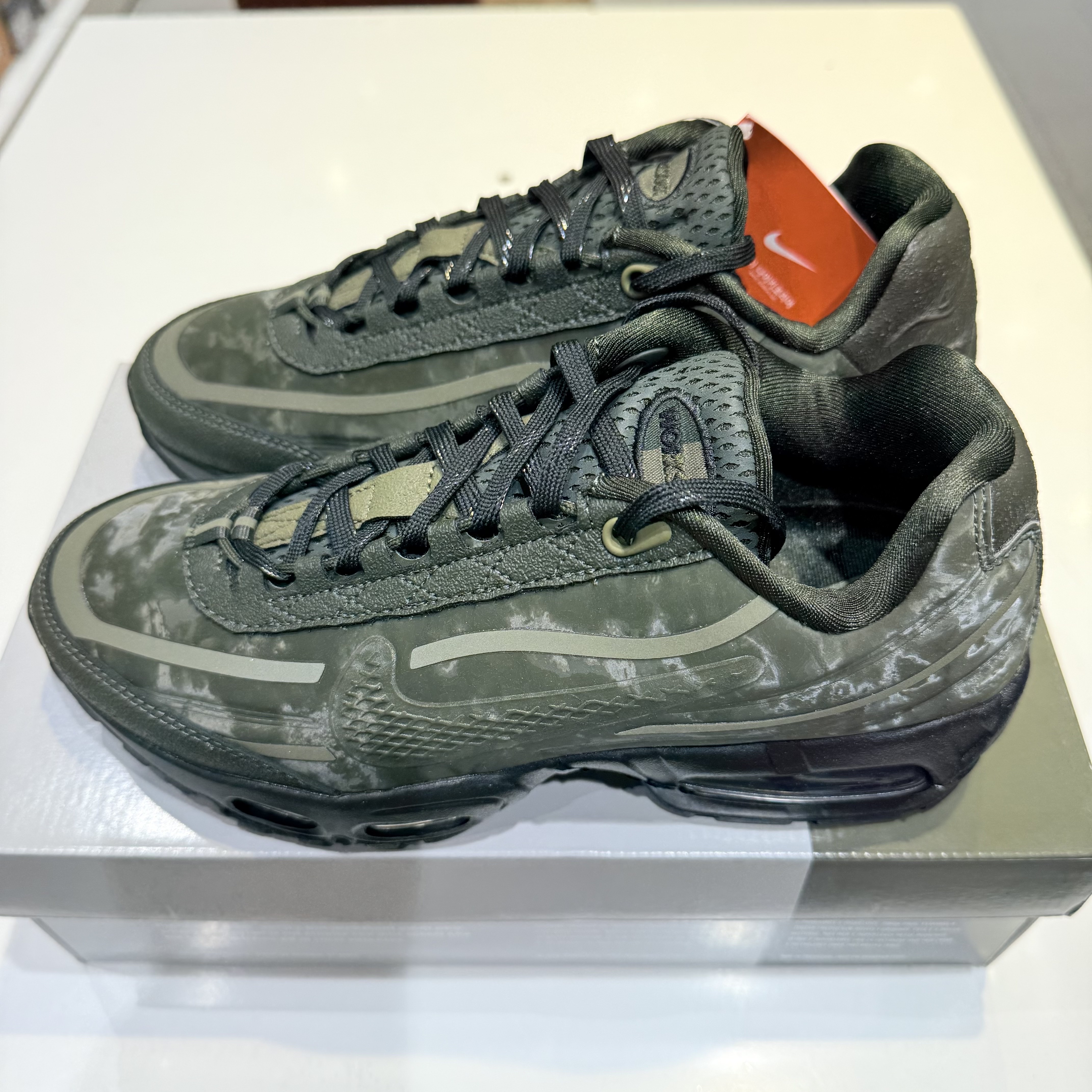 Nike x Worksout Air Max 95 Medium Olive and Sequoia 착용 스타일 - 3
