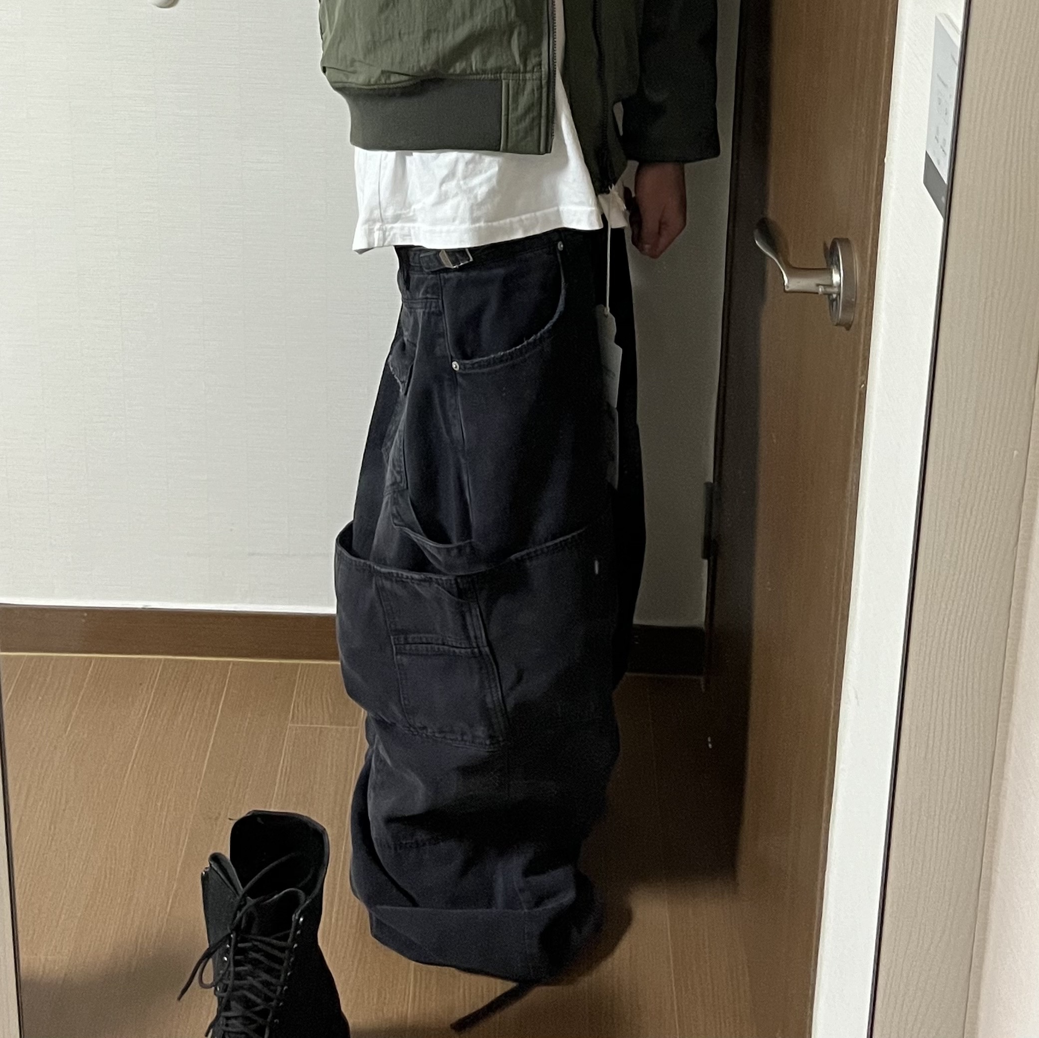 Nonnod Double knee cover pants Vintage black, Balenciaga Stomper Bootie Black 착용 스타일 - 4