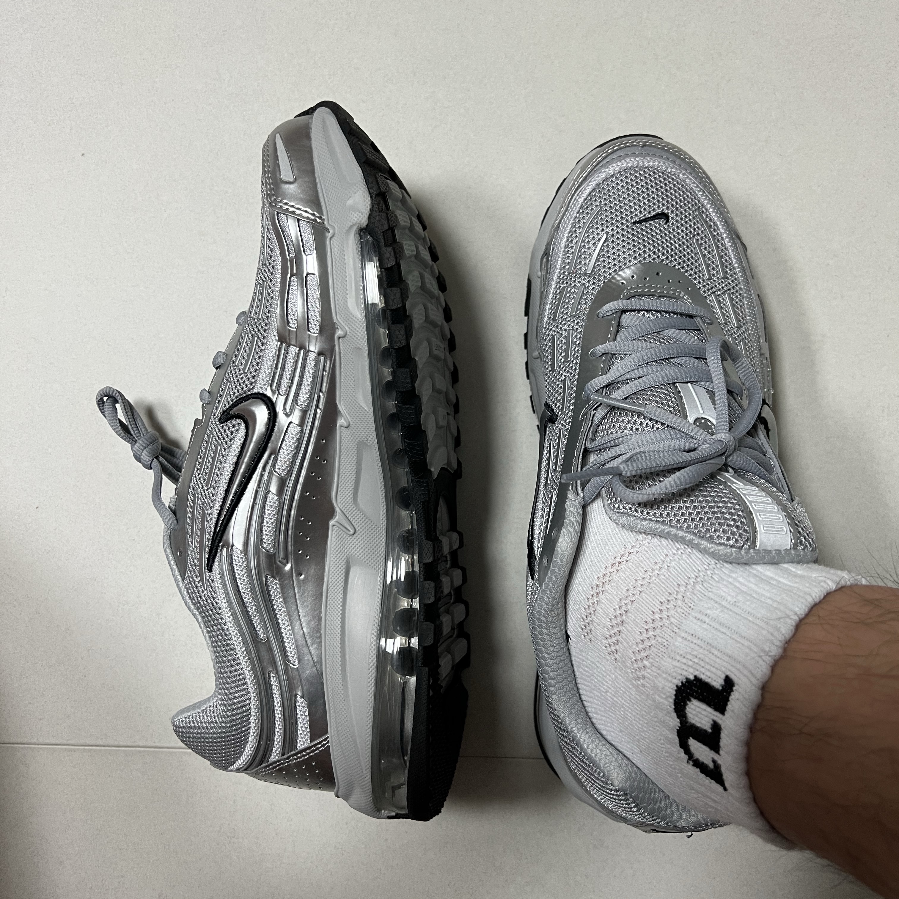 Nike Air Max TL 2.5 Metallic Silver 착용 스타일 - 4