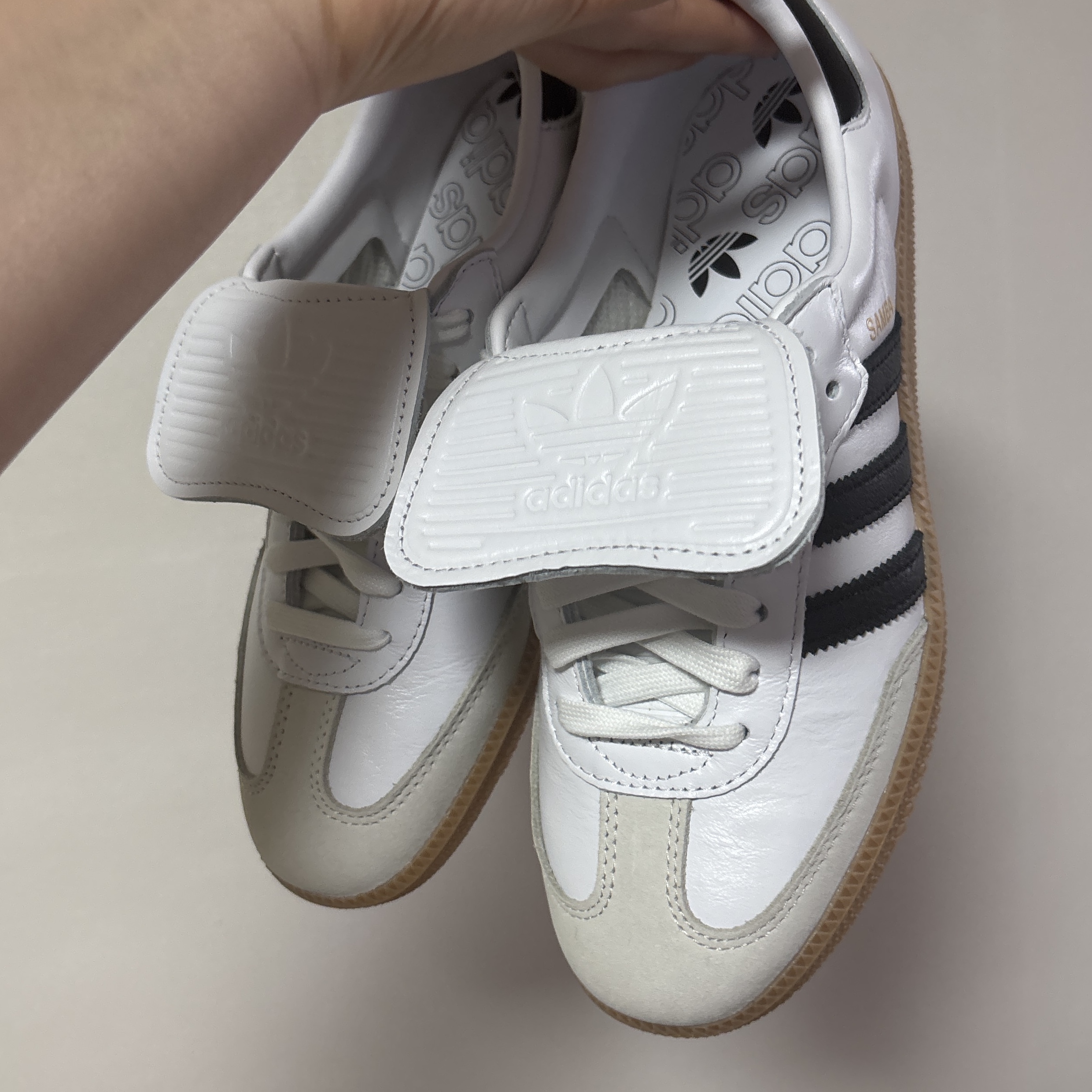 (W) Adidas Samba LT Core Black Cloud White Gold Metallic 착용 스타일
