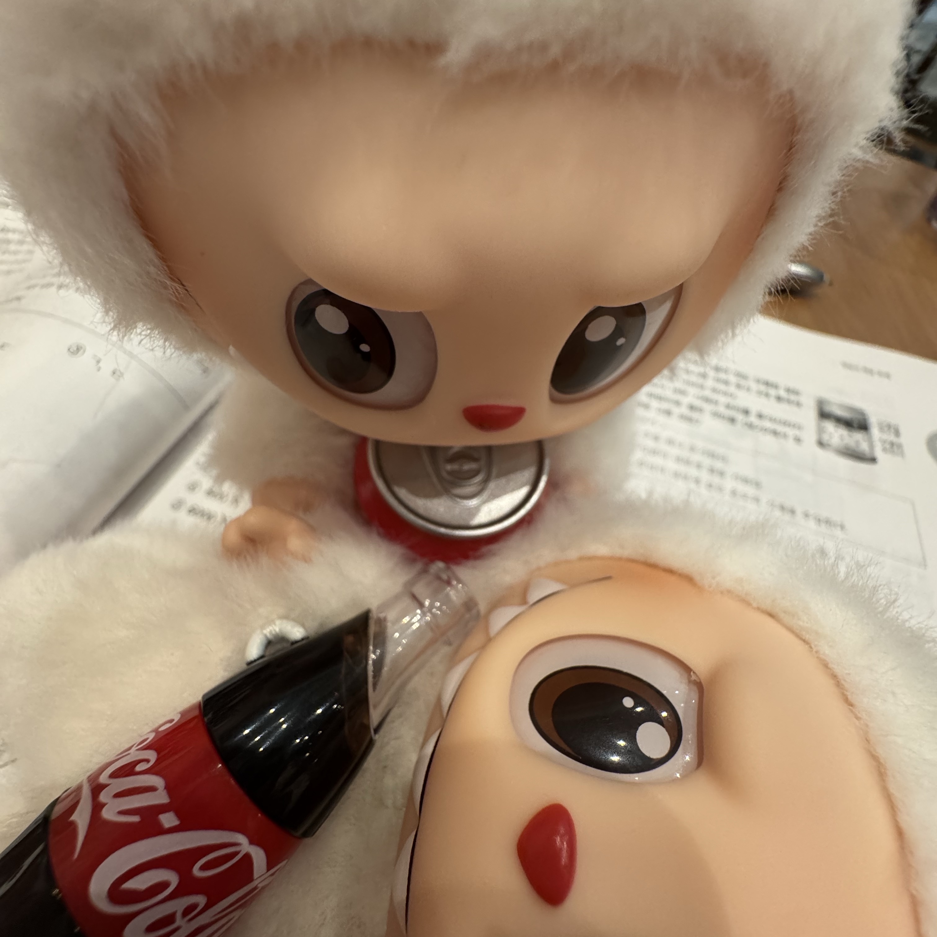 Pop Mart Labubu Coca Cola Series Surprise Shake Keyring (Opened Case), Pop Mart Labubu Coca Cola Series Happy Factor Keyring (Opened Case) 착용 스타일 - 1