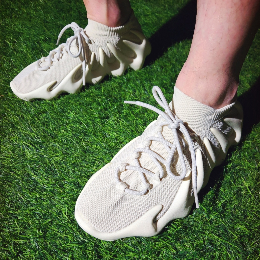 Yeezy Gap Engineered By Balenciaga Dove No Seam T-Shirt Beige, Adidas Yeezy 450 Cloud White 착용 스타일 - 5