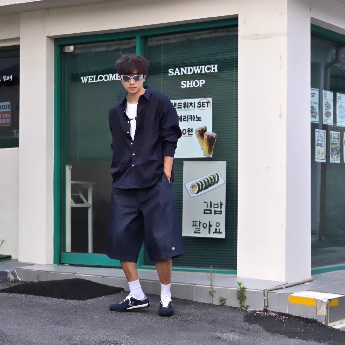 Dickies Loose Fit 13 Inch Flat Front Work Shorts Dark Navy, Converse Run Star Trainer Retro Sport Azul 착용 스타일 - 3