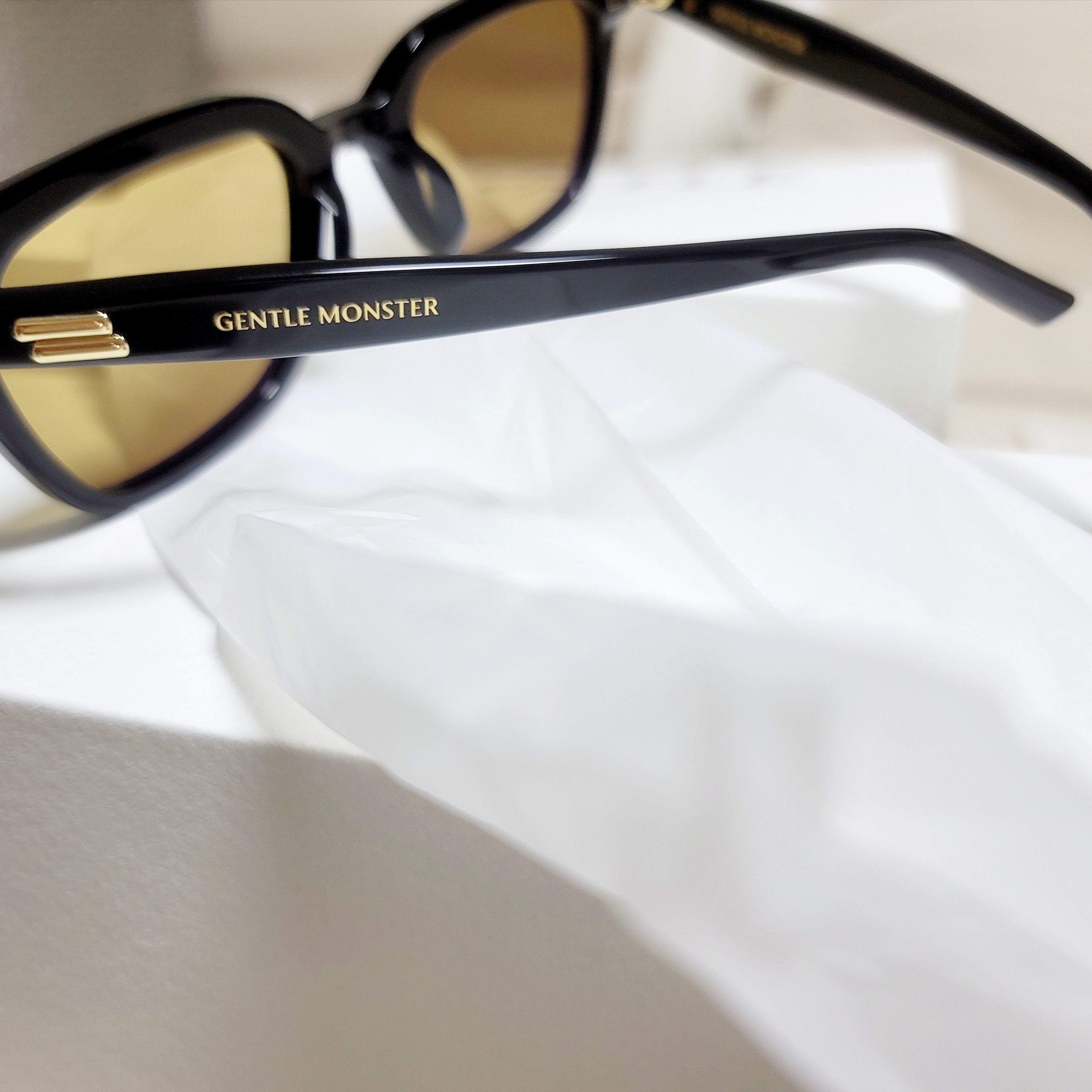 Gentle Monster Lang 01 Black, Gentle Monster Breezebe 01 BR Black Brown 착용 스타일 - 5