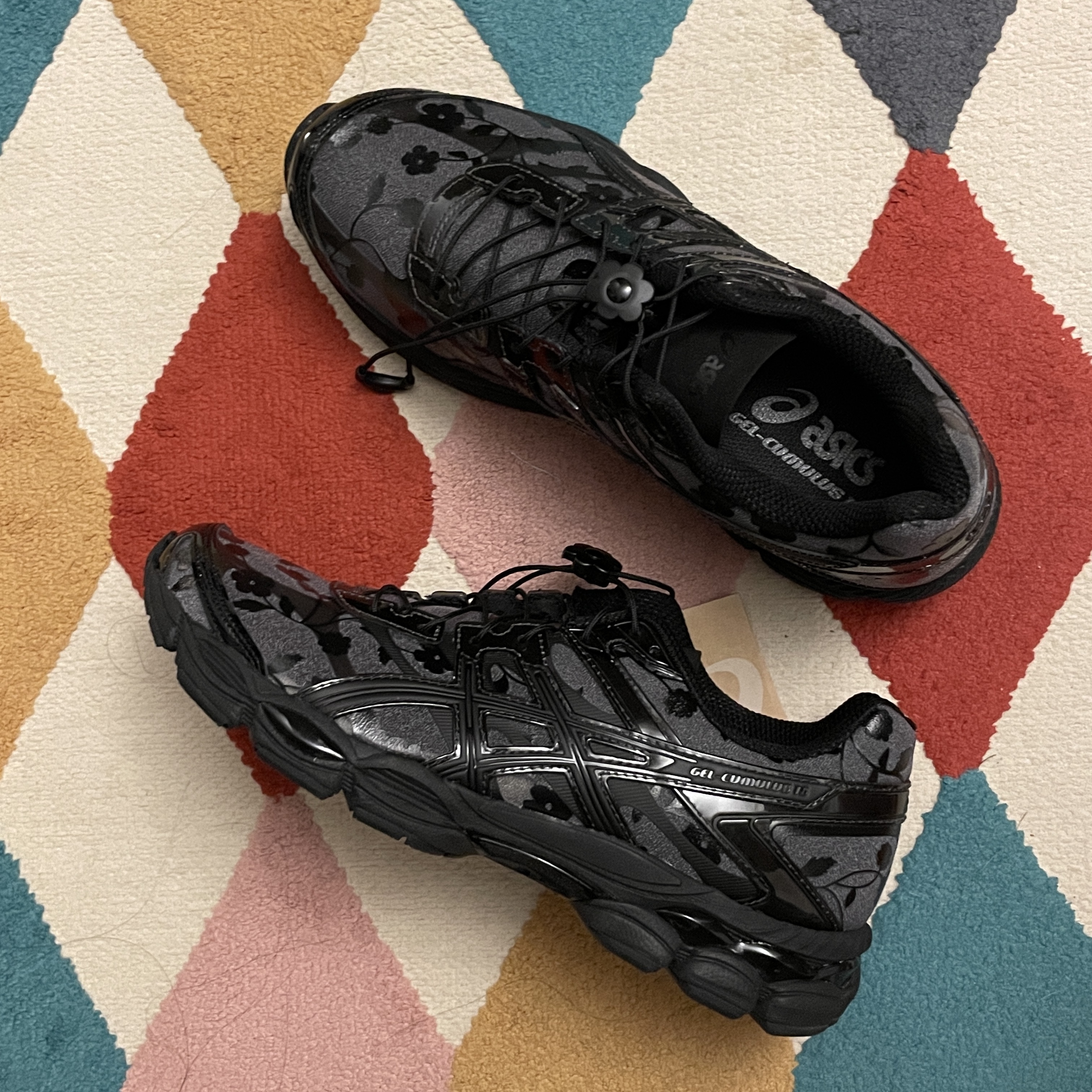Asics x Cecilie Bahnsen Gel-Cumulus 16 Black 착용 스타일